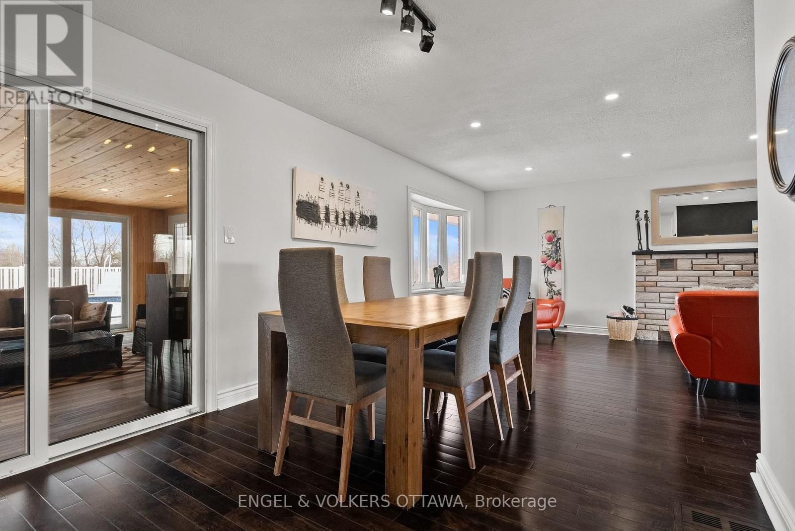 4624 ALBION ROAD Image 12