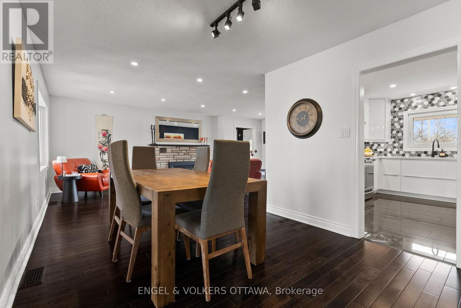 4624 ALBION ROAD Image 13