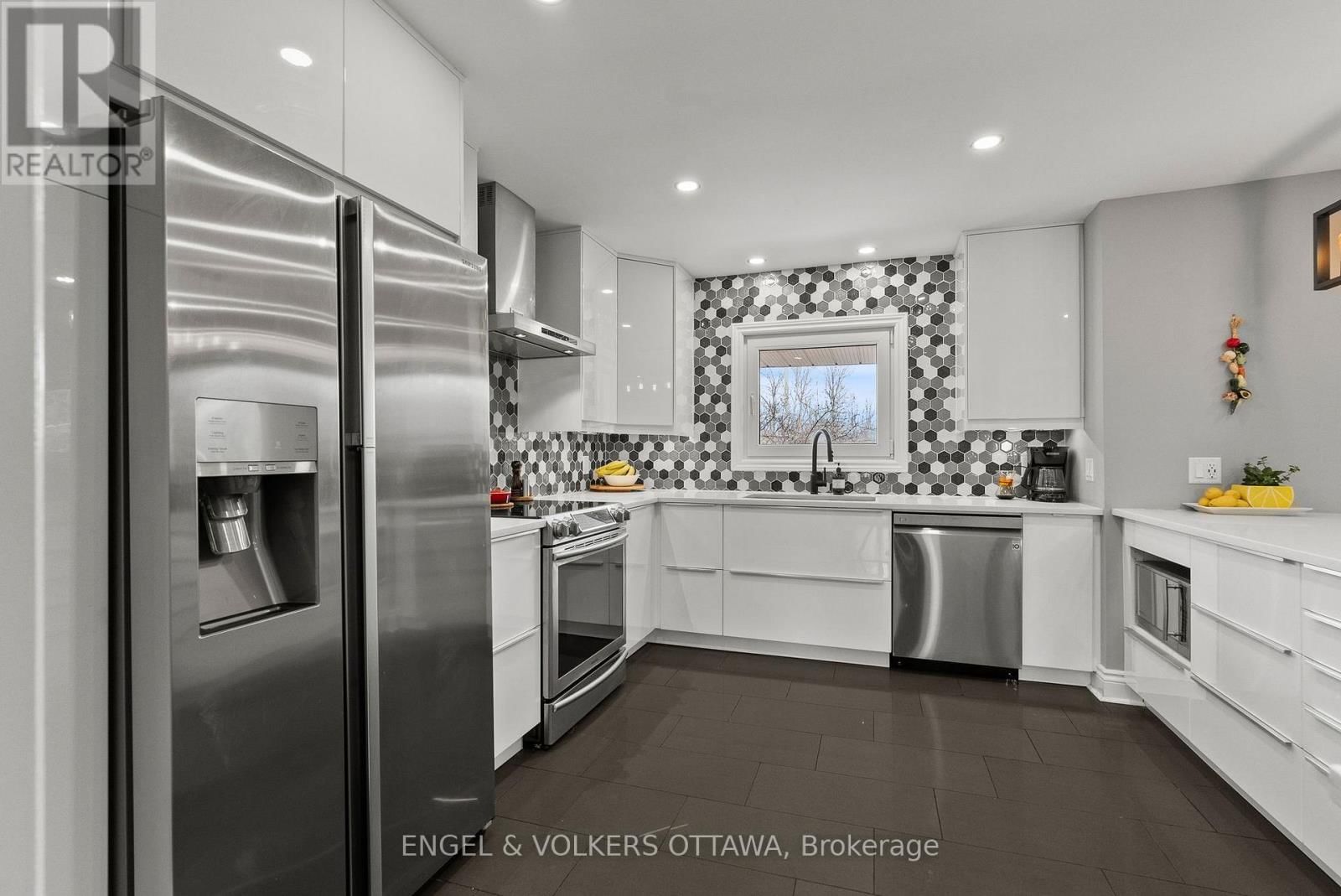 4624 ALBION ROAD Image 14