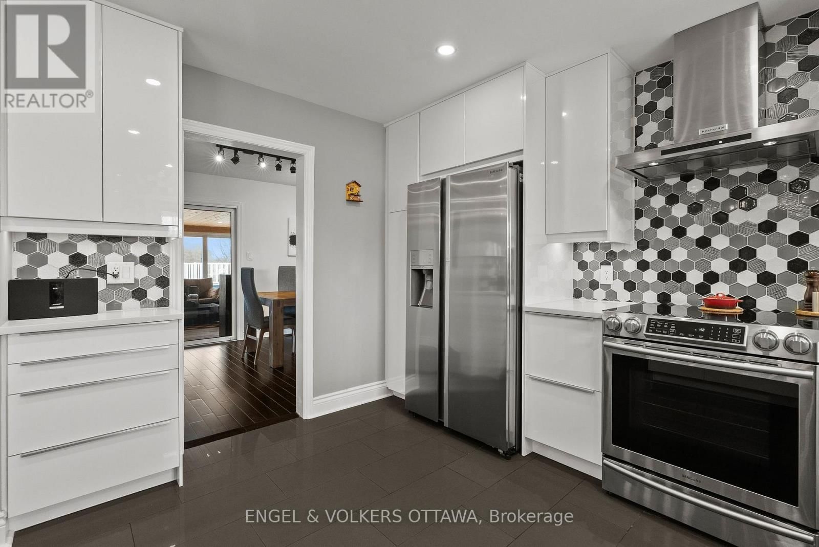 4624 ALBION ROAD Image 15