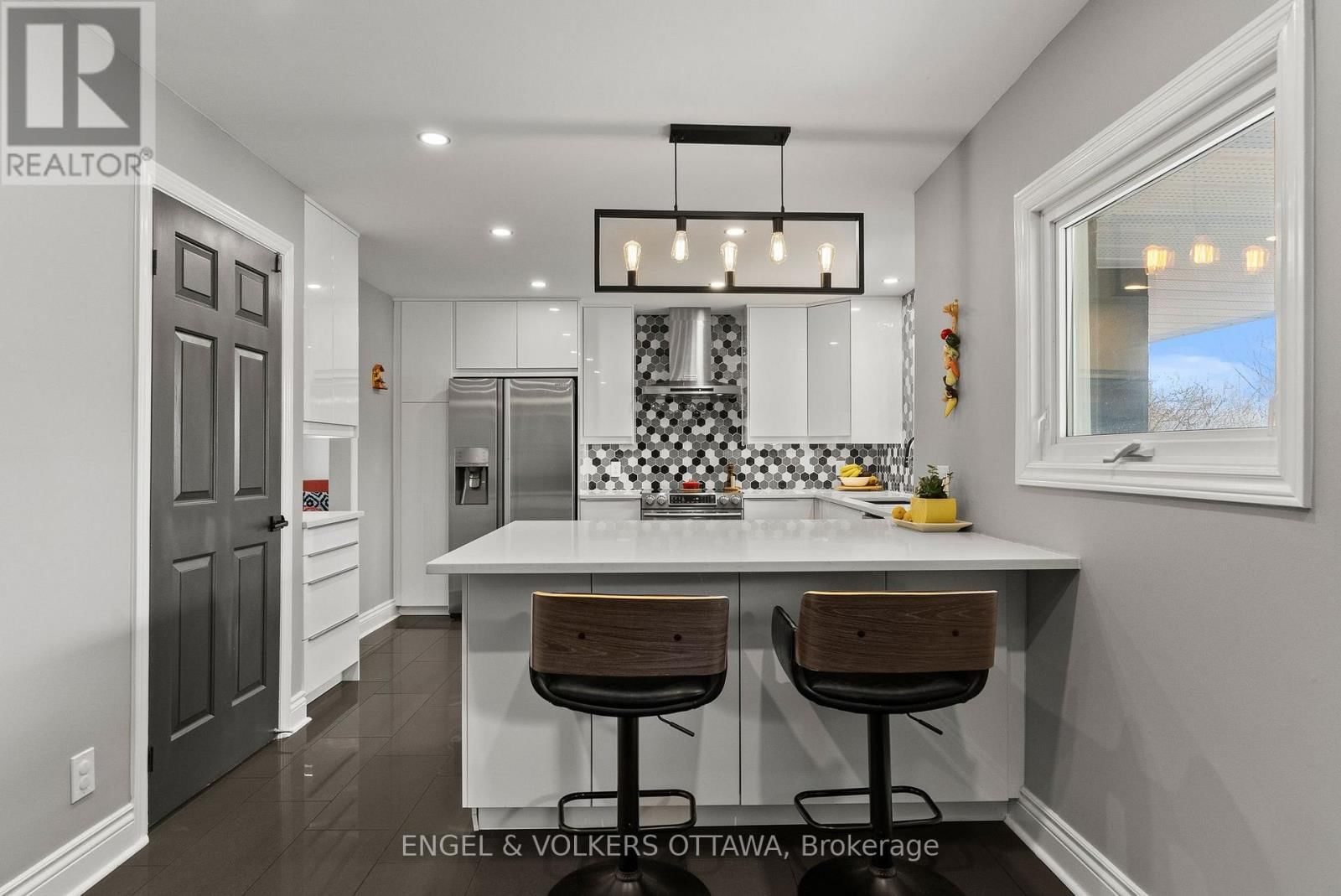 4624 ALBION ROAD Image 18