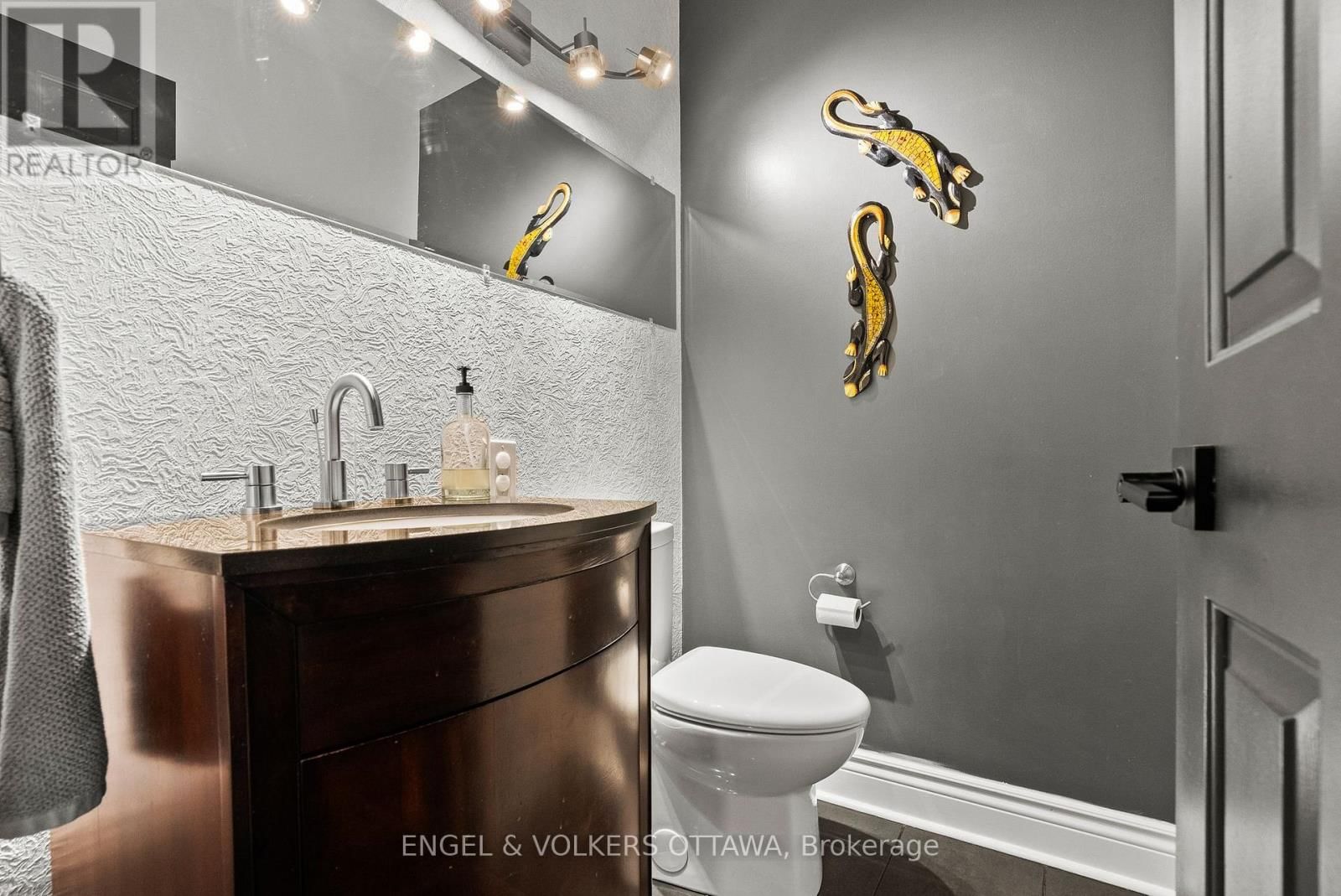 4624 ALBION ROAD Image 21