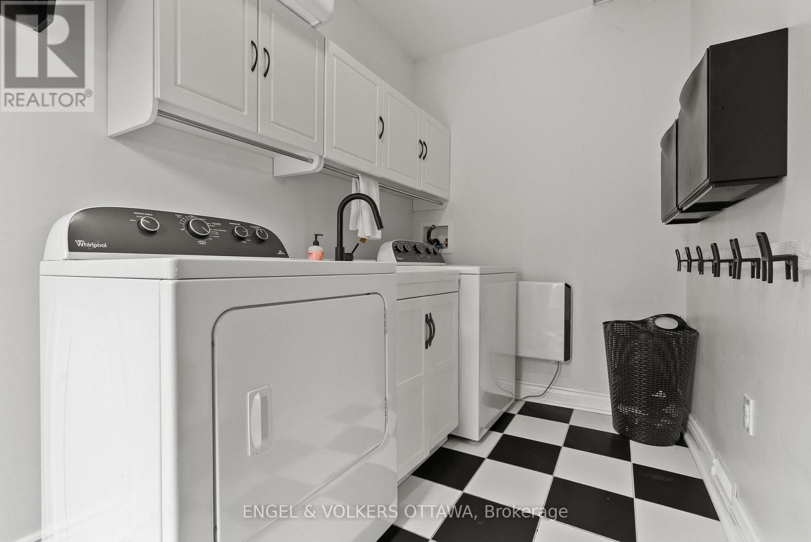 4624 ALBION ROAD Image 22