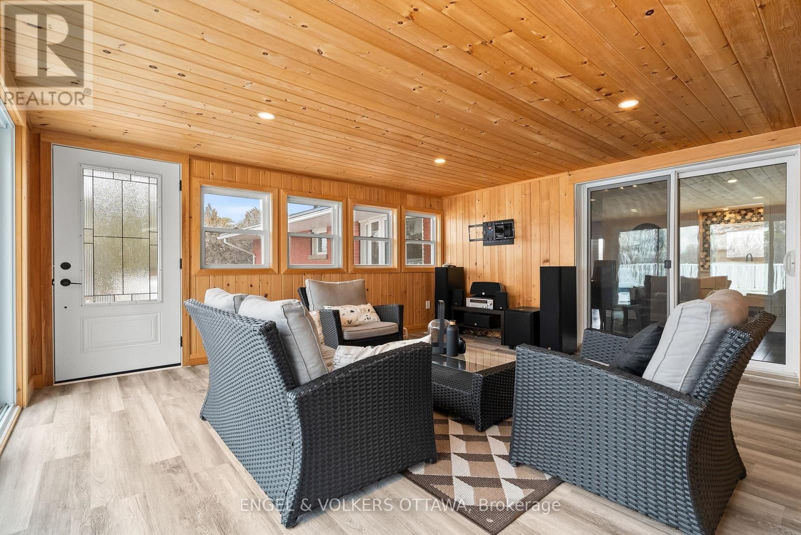 4624 ALBION ROAD Image 25