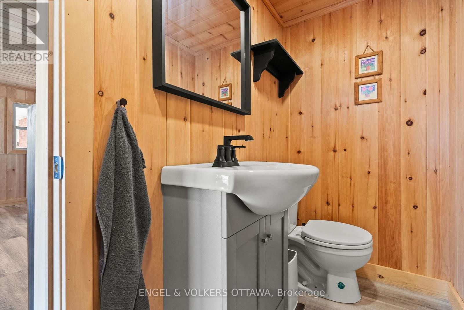 4624 ALBION ROAD Image 26