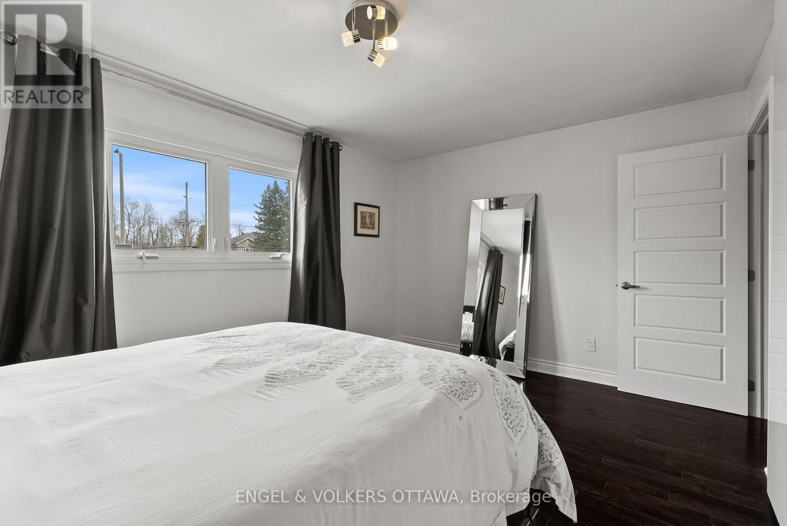 4624 ALBION ROAD Image 29