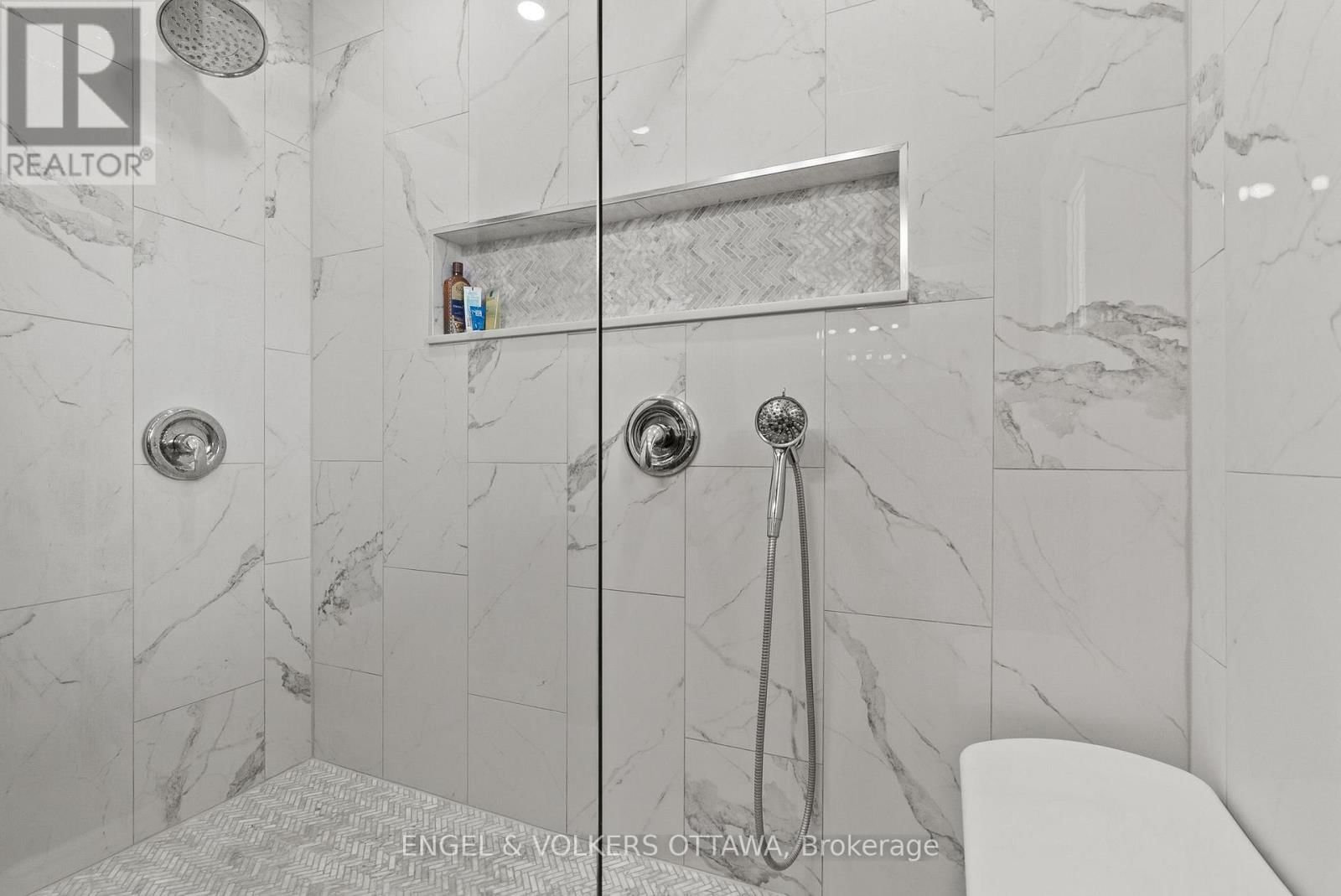 4624 ALBION ROAD Image 35