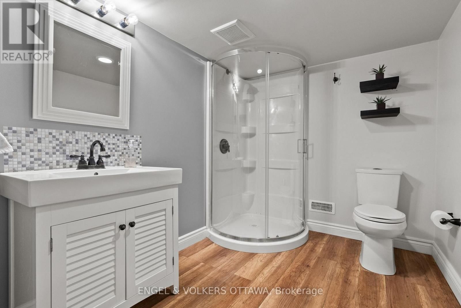 4624 ALBION ROAD Image 37