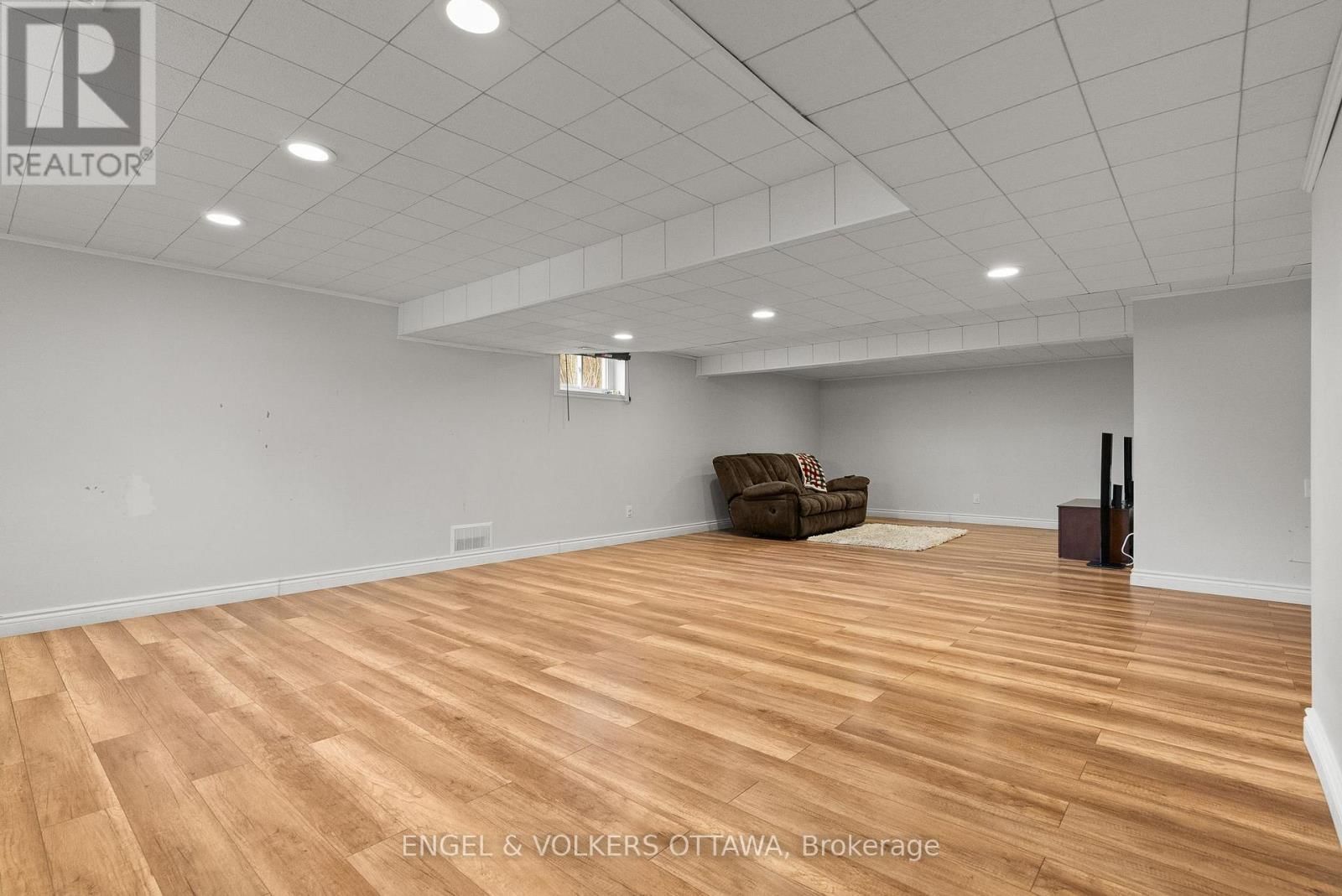 4624 ALBION ROAD Image 38