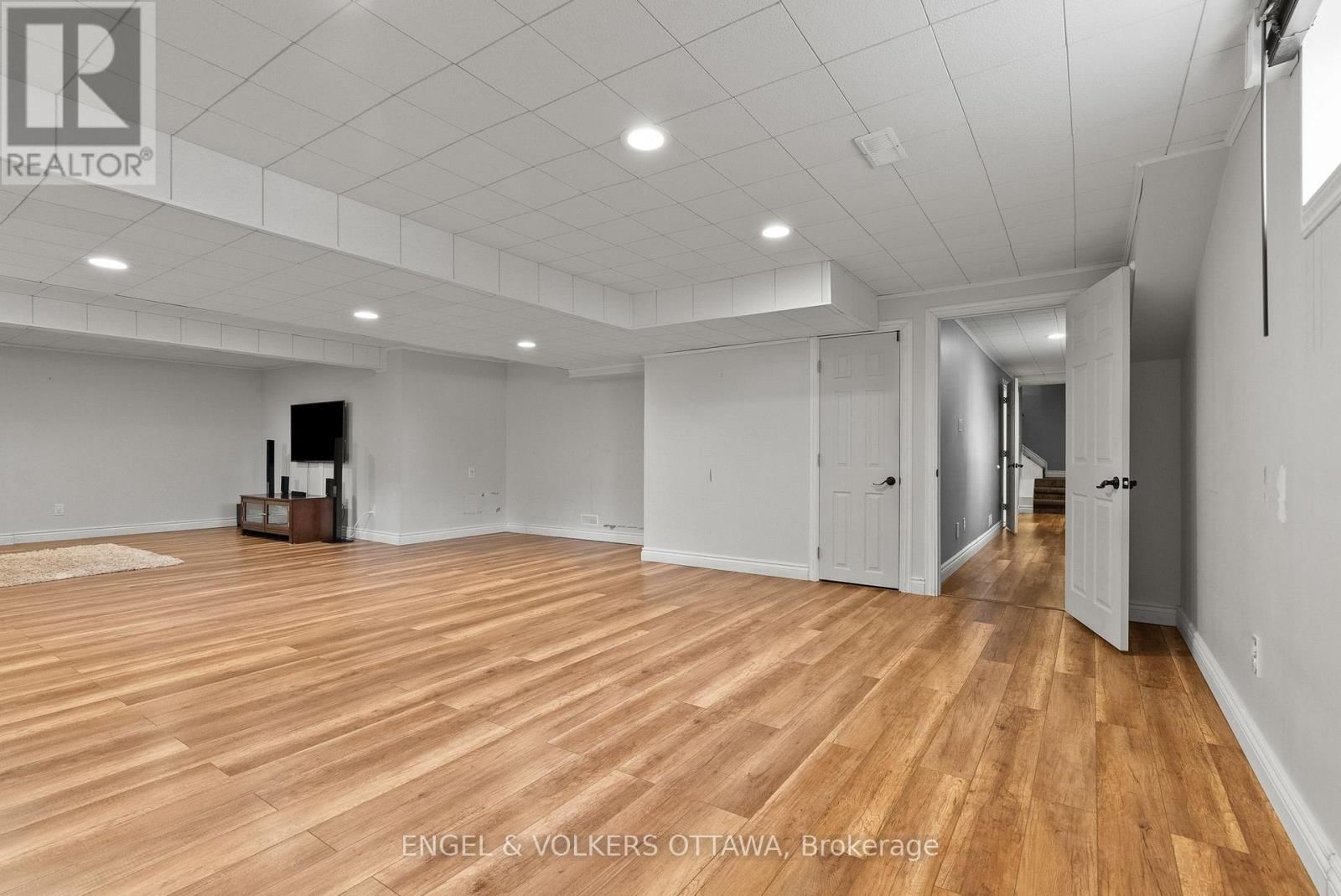 4624 ALBION ROAD Image 39