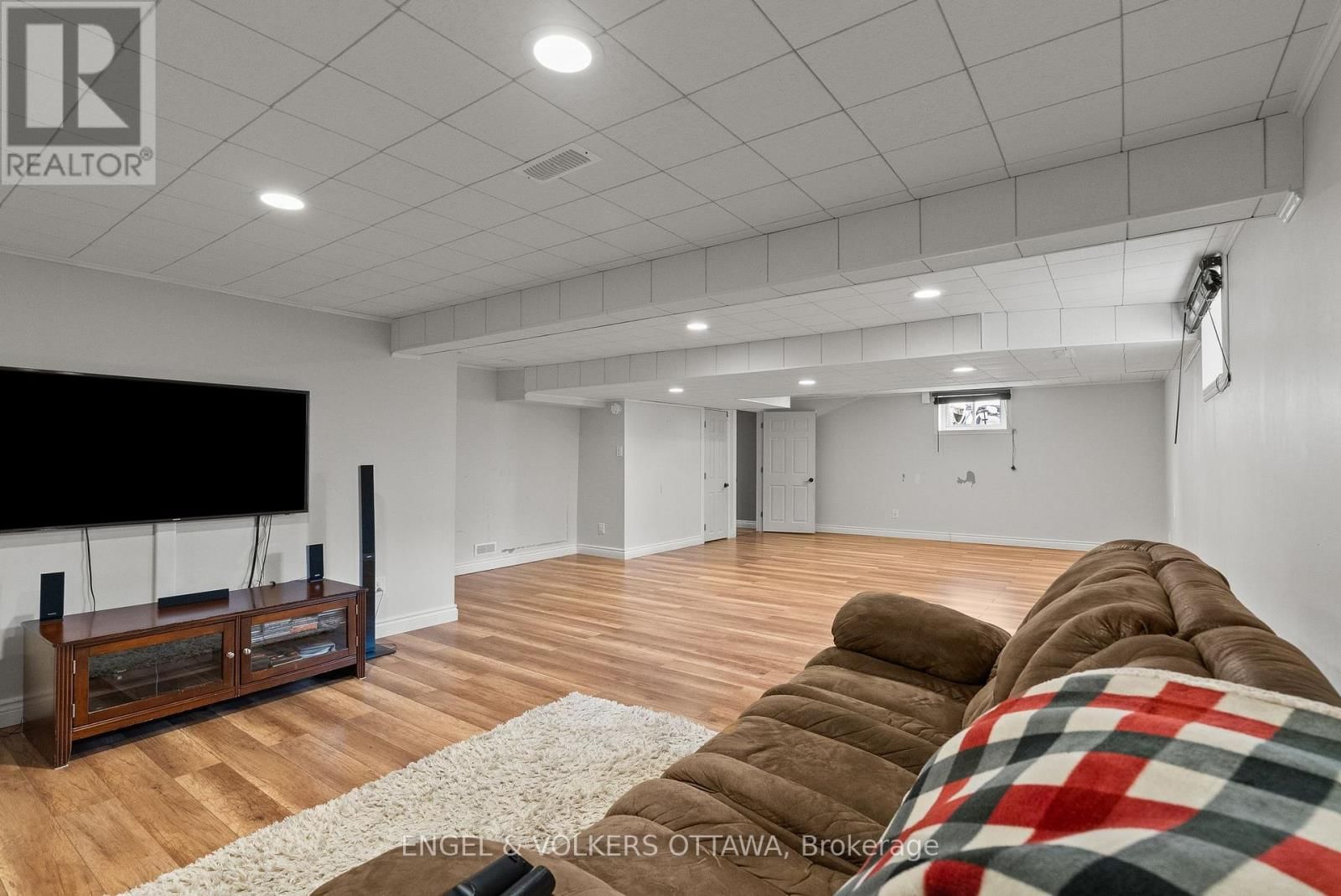 4624 ALBION ROAD Image 40