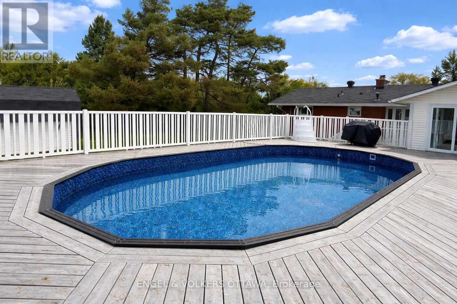 4624 ALBION ROAD Image 42