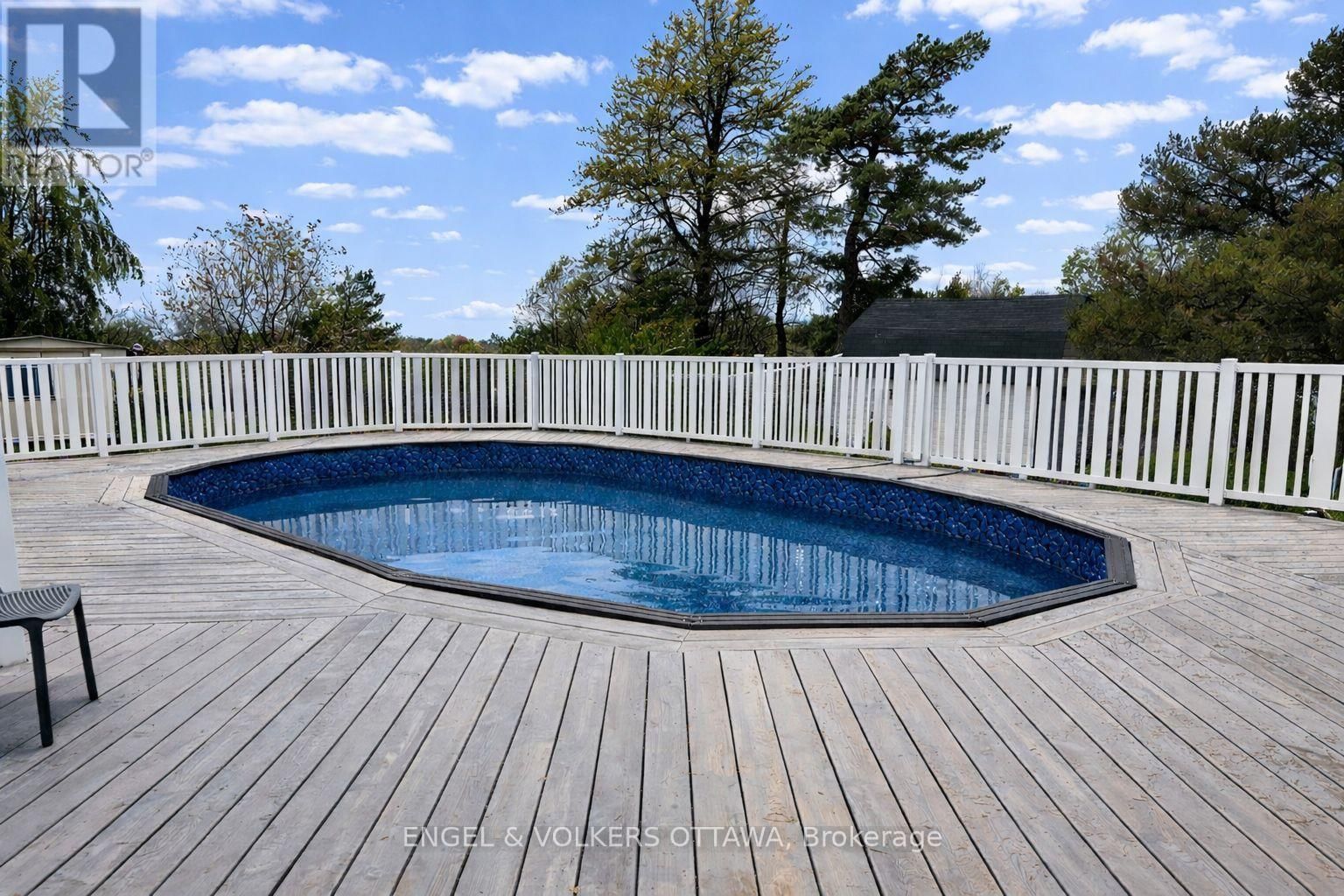 4624 ALBION ROAD Image 43