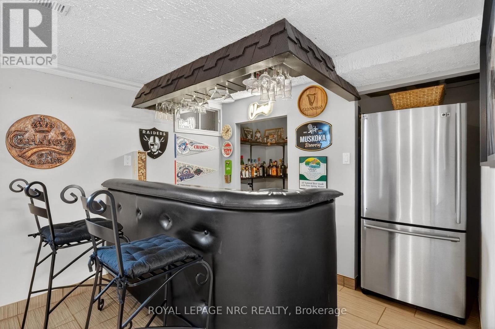 110 SHERMAN DRIVE Image 19