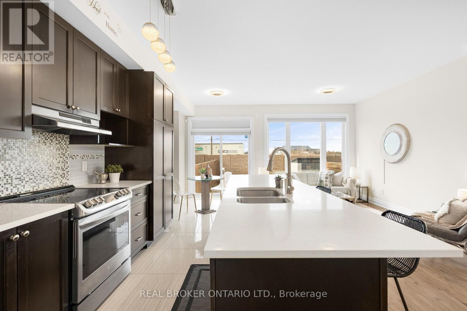 15 PEEVER PLACE Image 10