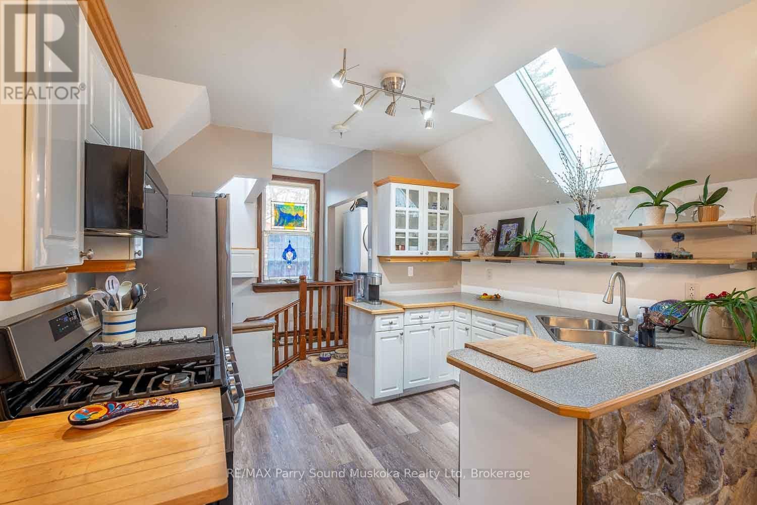 156 ONTARIO STREET Image 14