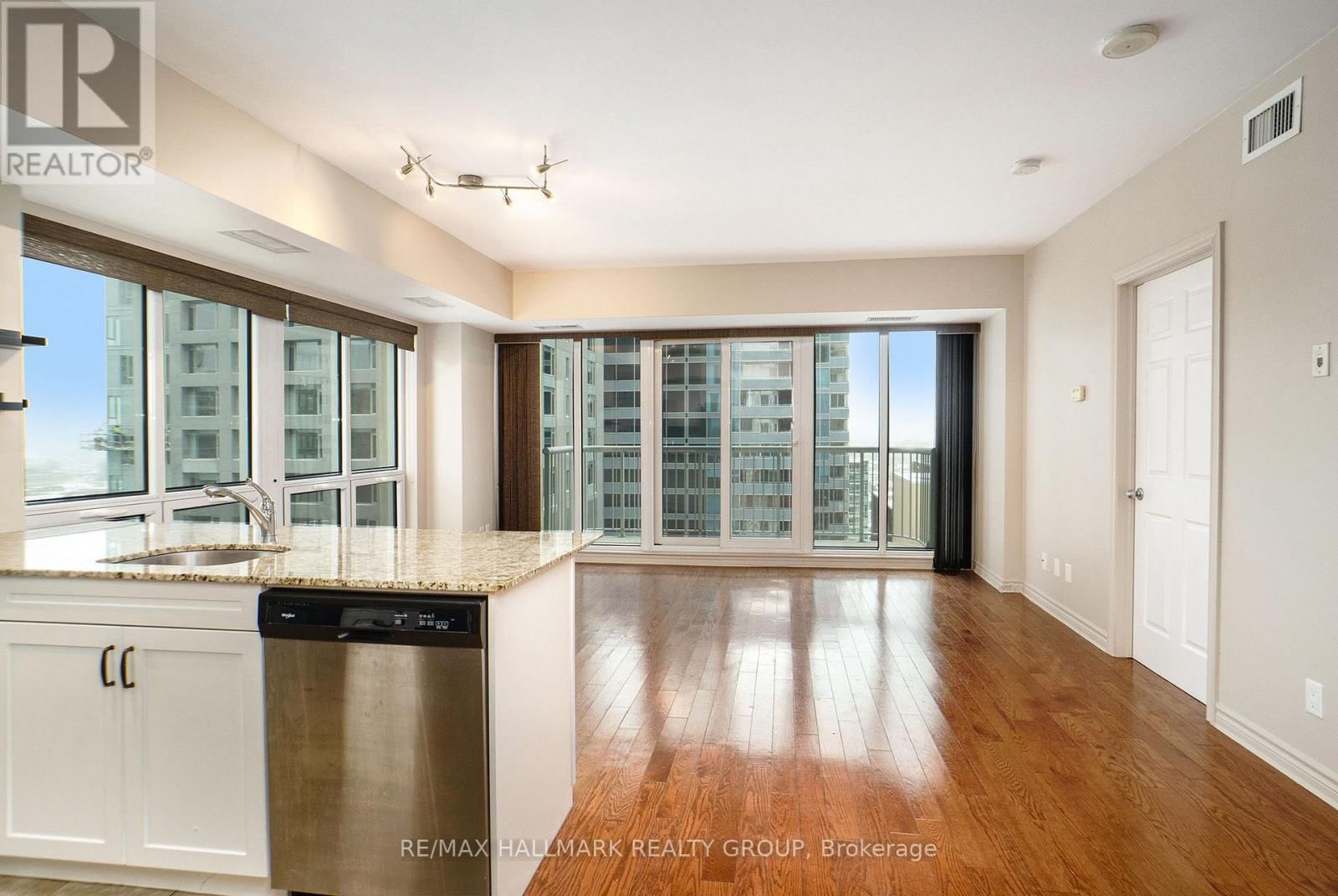 1701 - 234 RIDEAU STREET Image 12