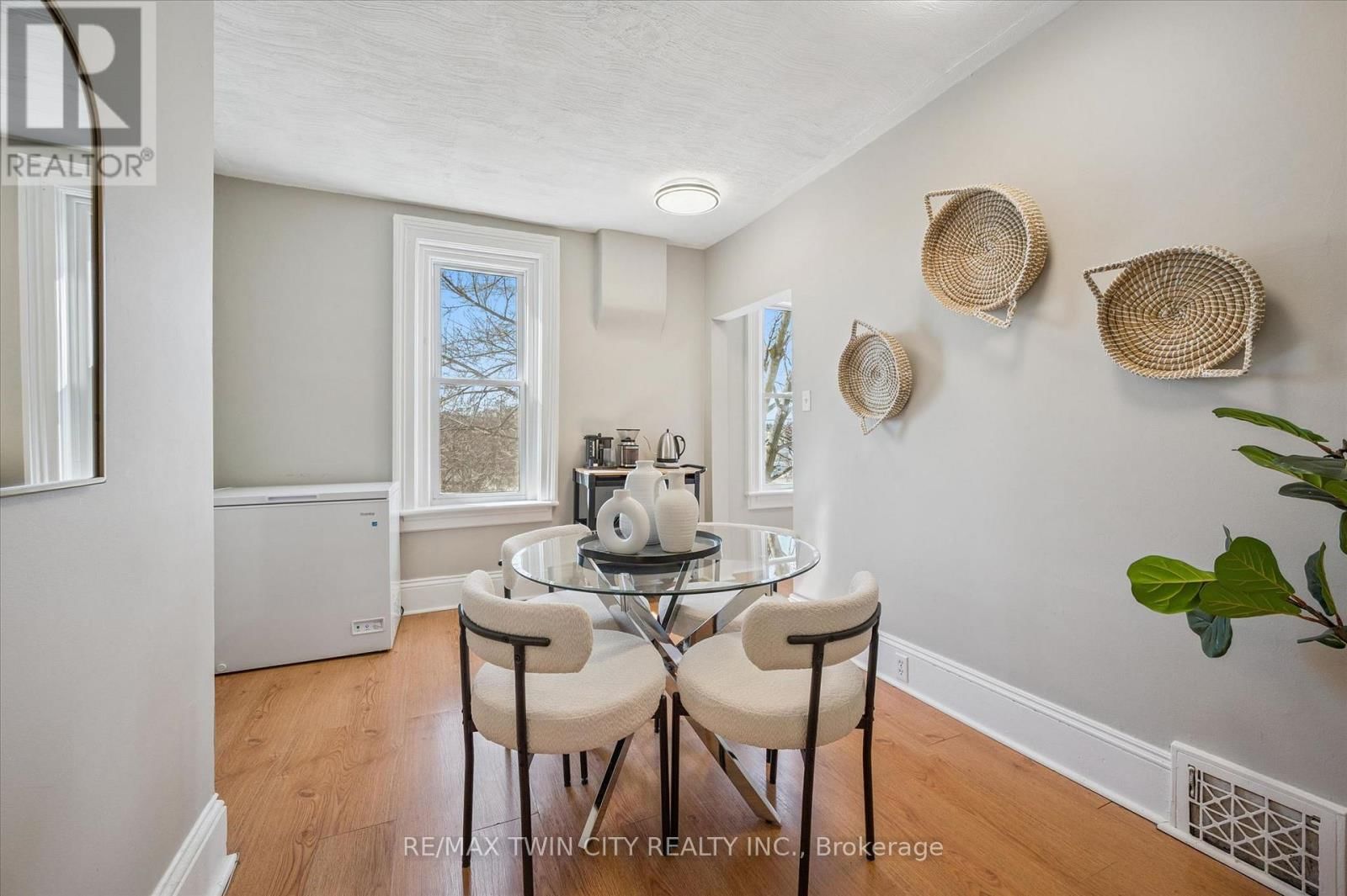 101 WELLINGTON SOUTH Image 17