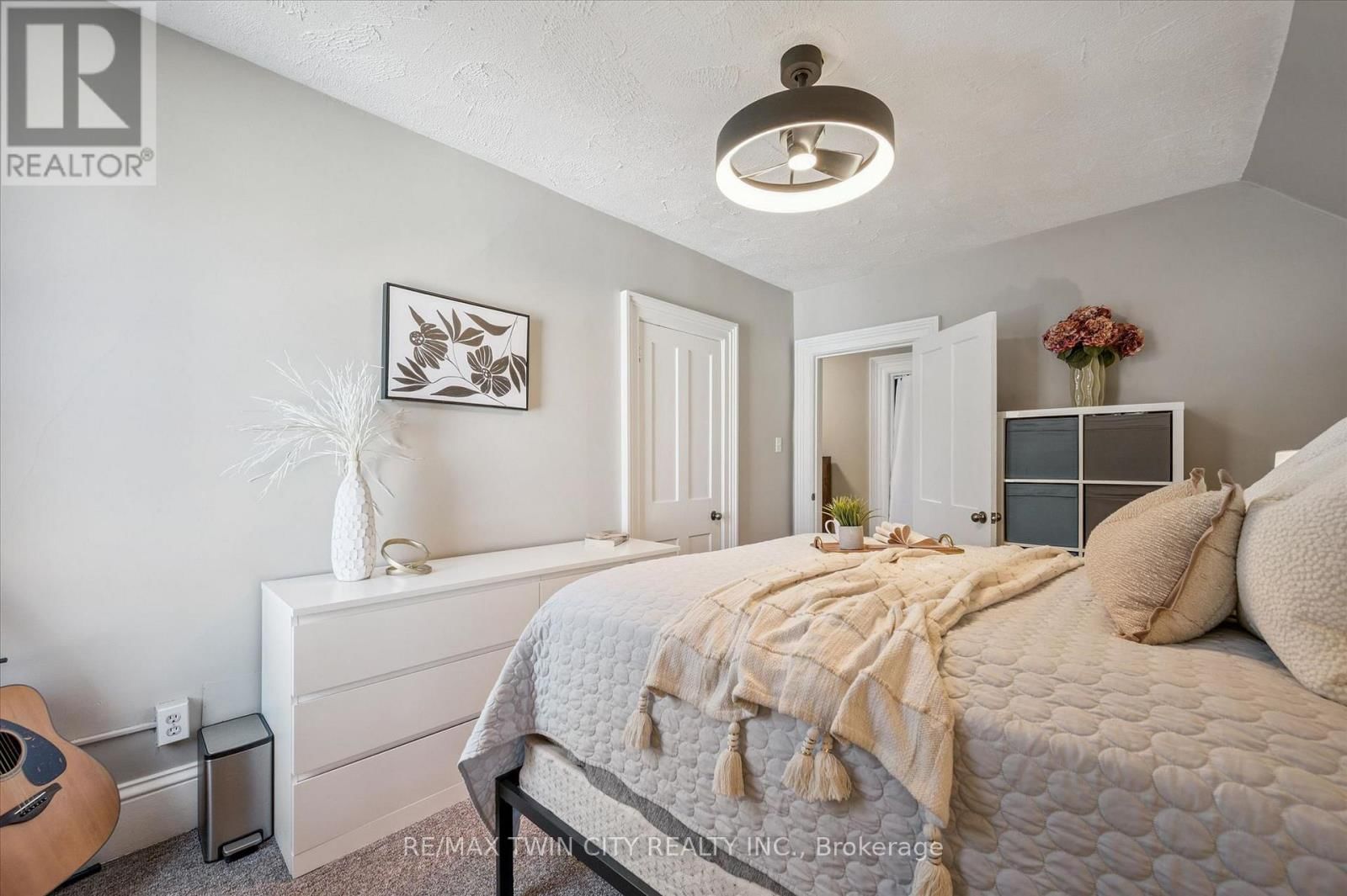 101 WELLINGTON SOUTH Image 22