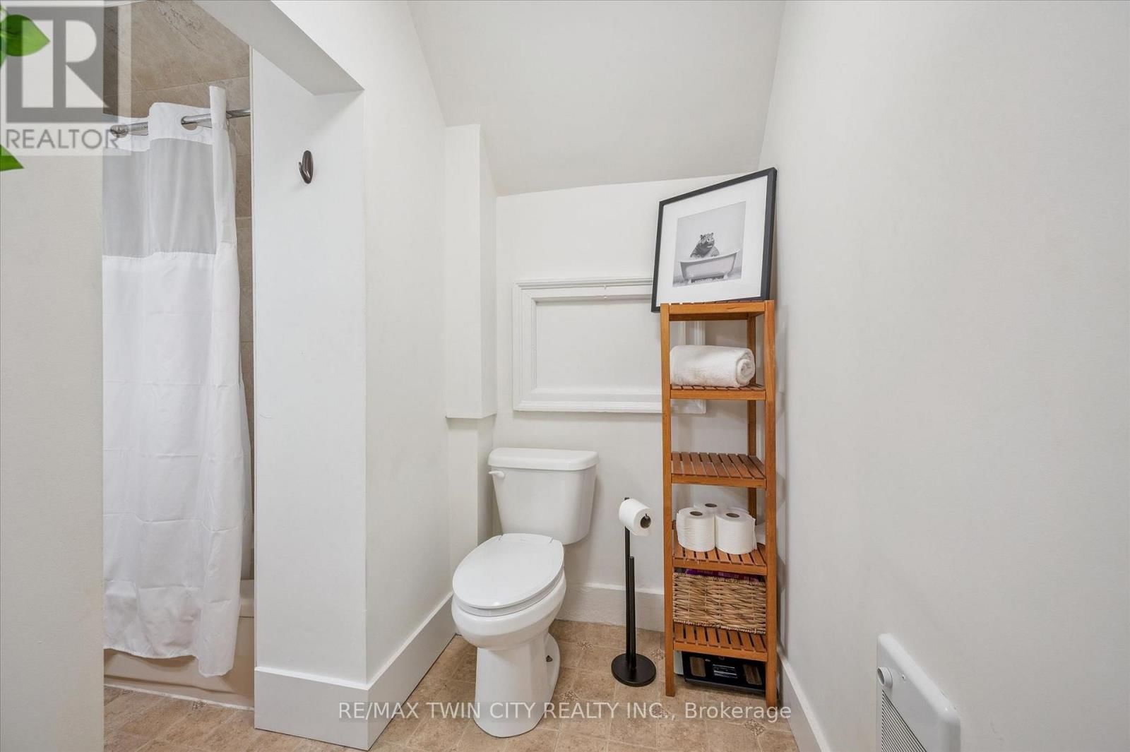 101 WELLINGTON SOUTH Image 24