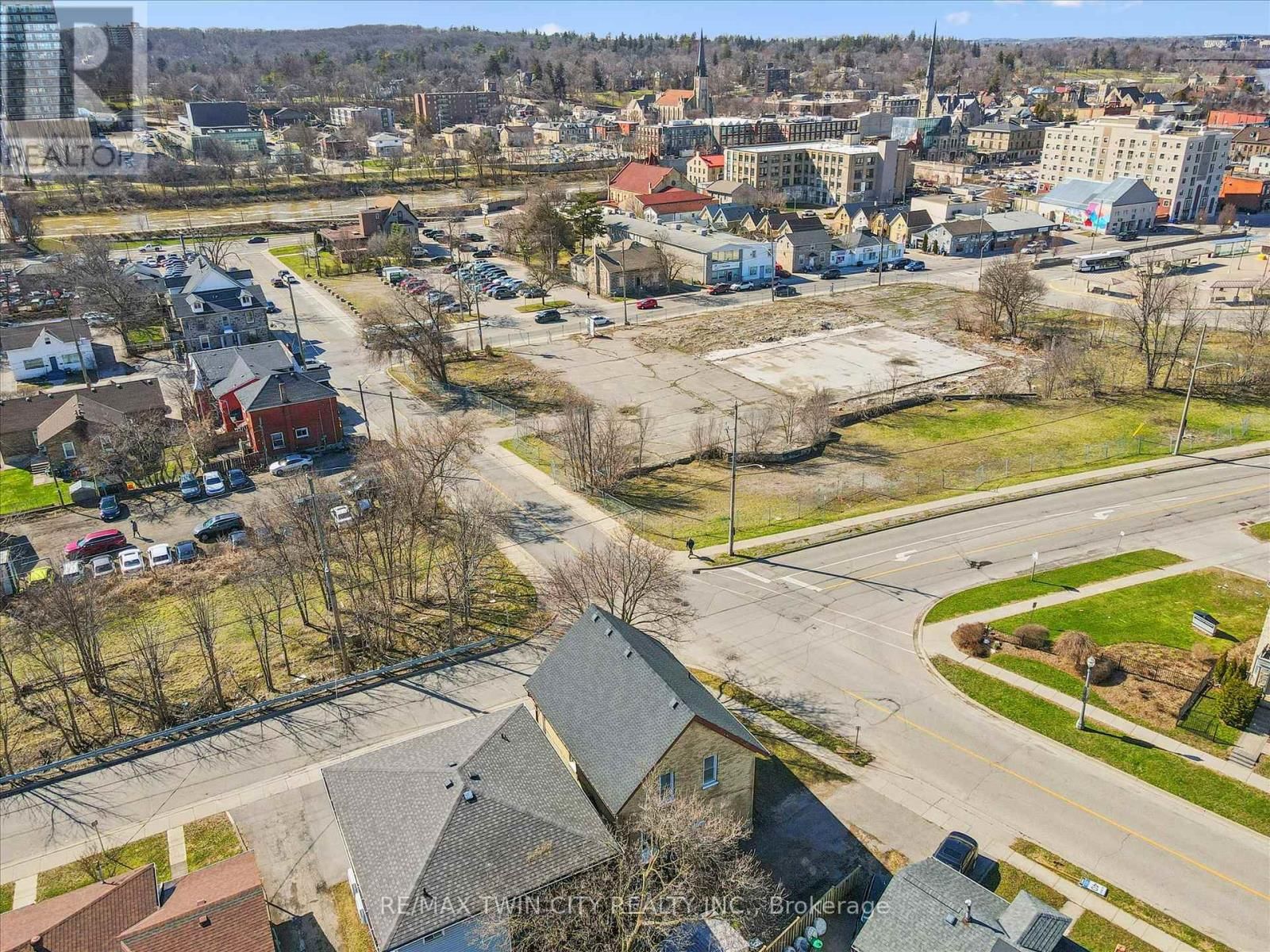 101 WELLINGTON SOUTH Image 30