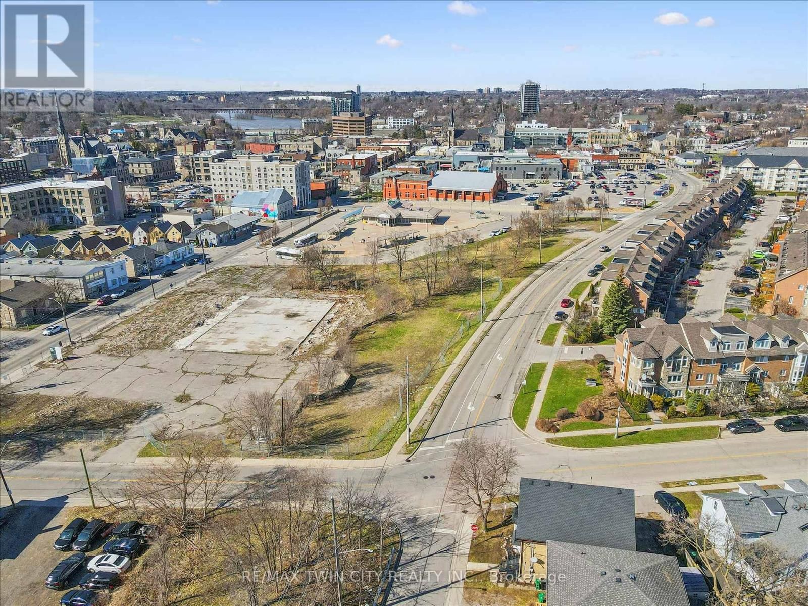 101 WELLINGTON SOUTH Image 33