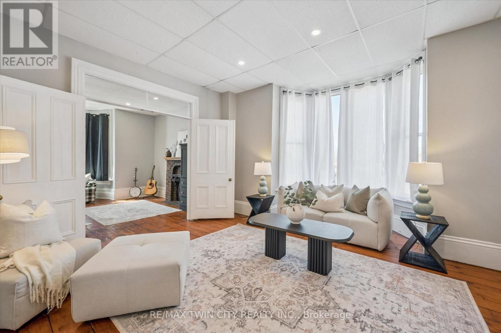 101 WELLINGTON SOUTH Image 4