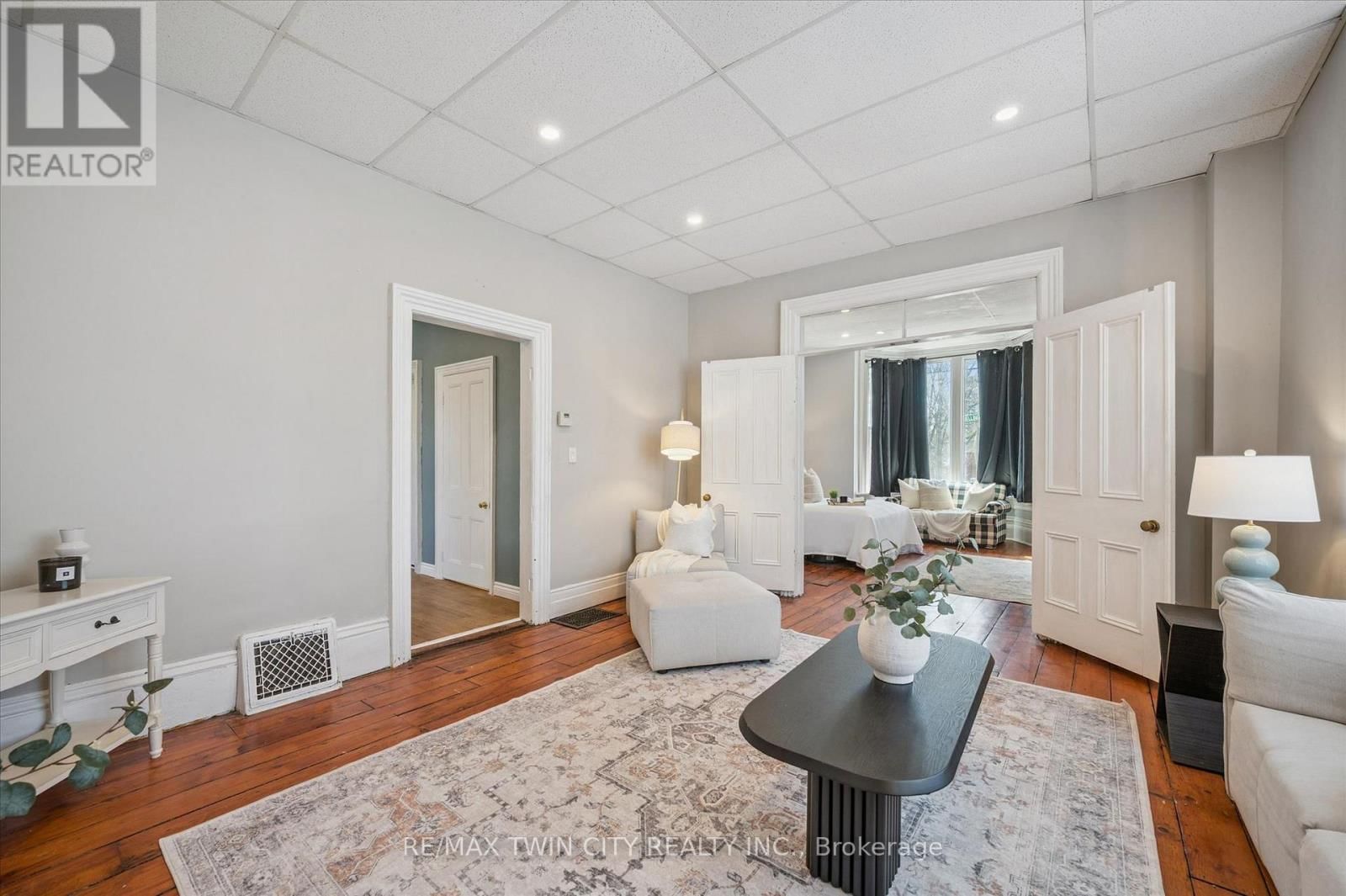 101 WELLINGTON SOUTH Image 5