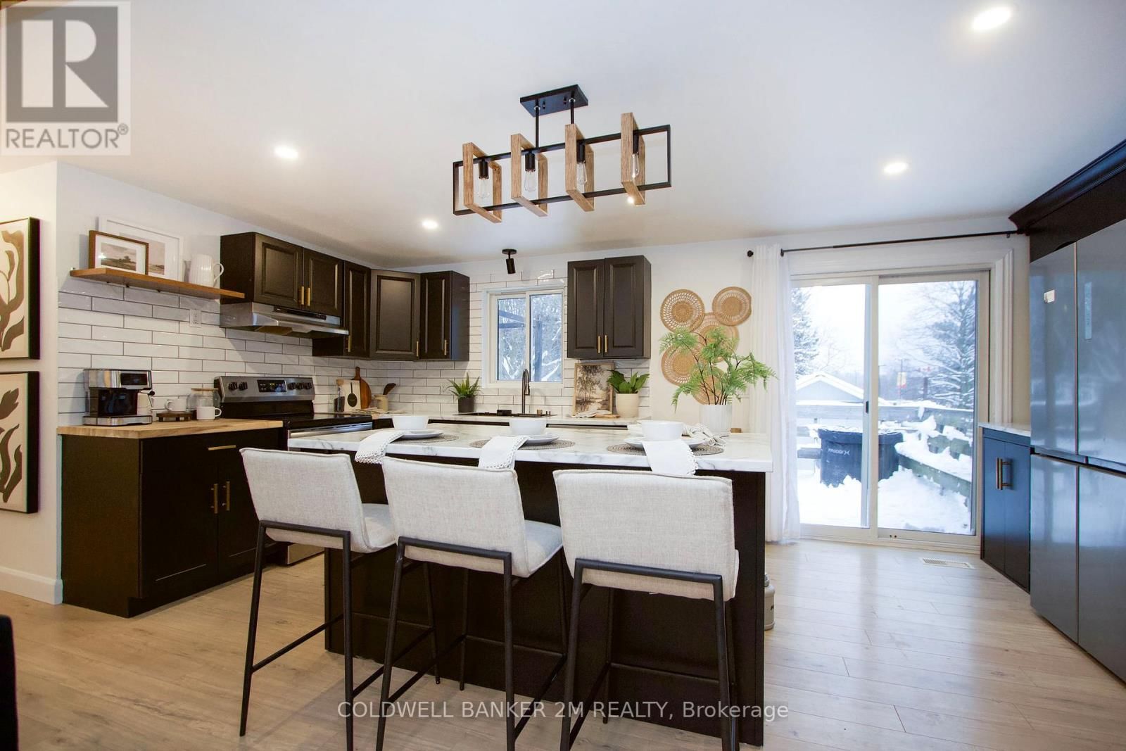 812 BURNHAM STREET Image 10