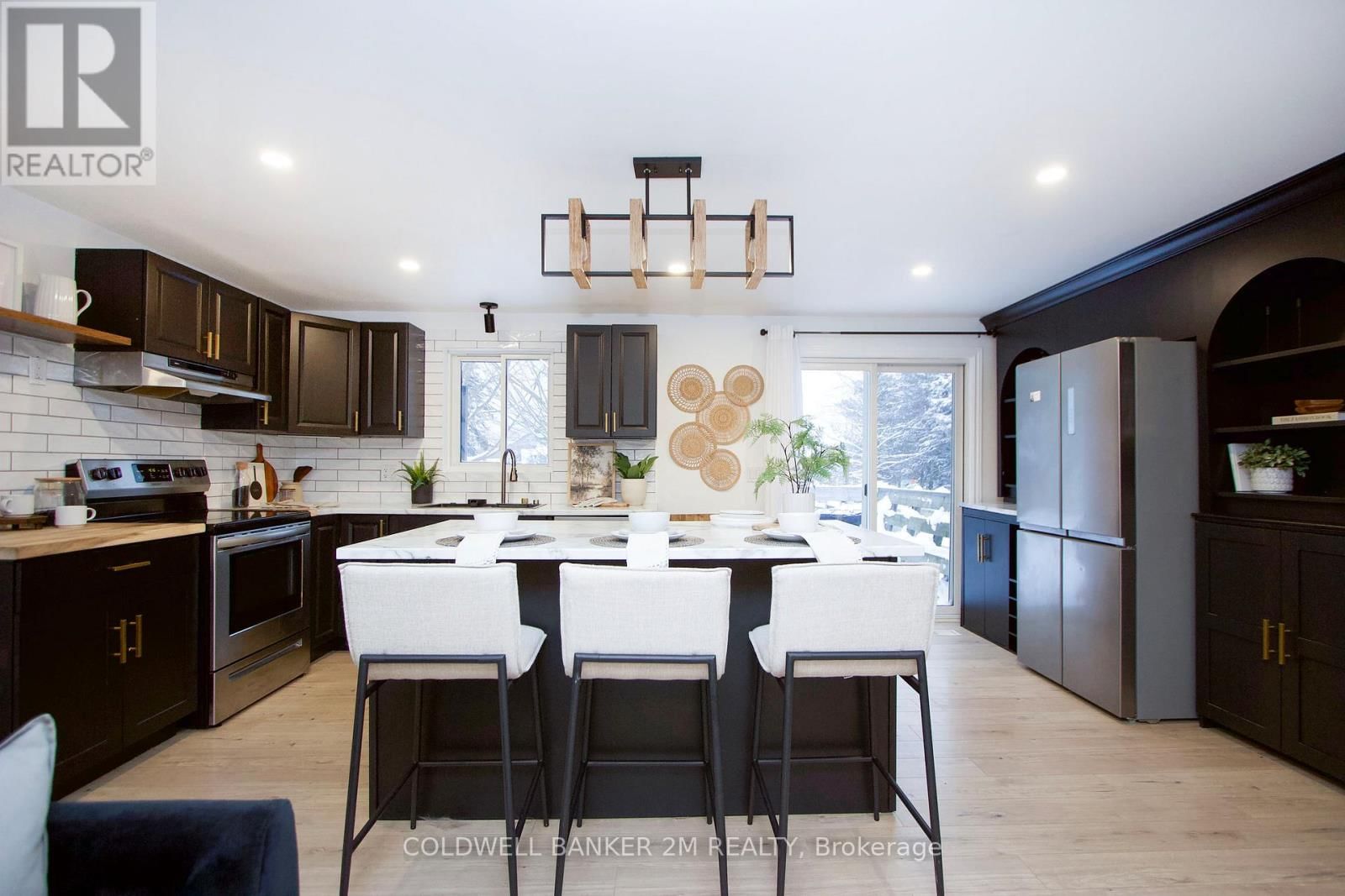 812 BURNHAM STREET Image 11