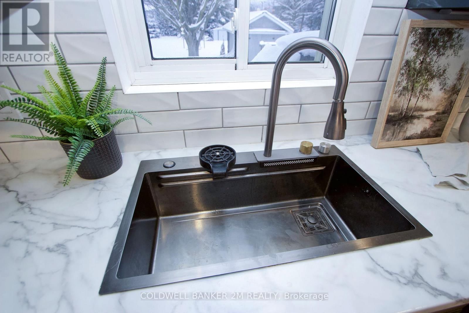 812 BURNHAM STREET Image 14