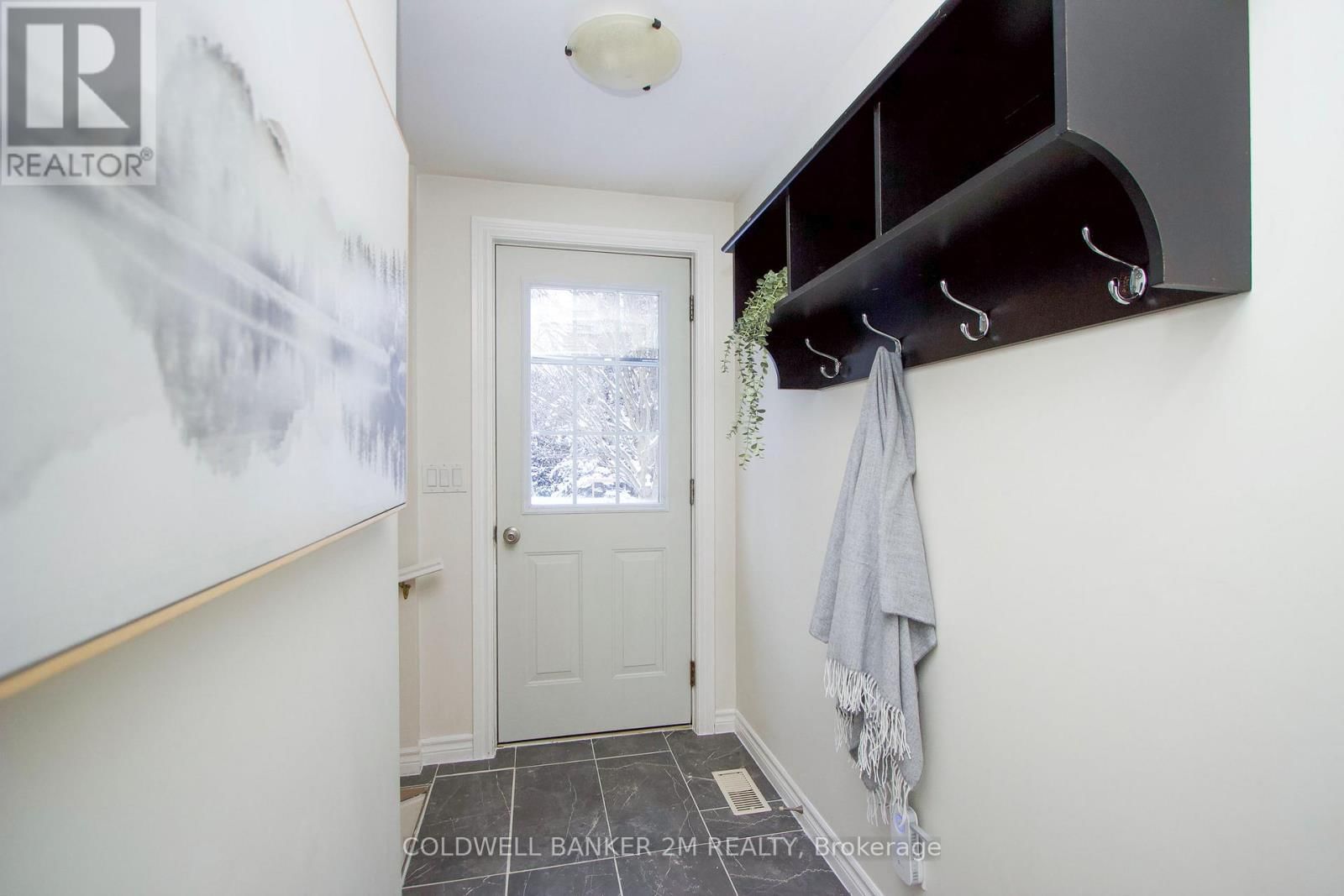 812 BURNHAM STREET Image 23