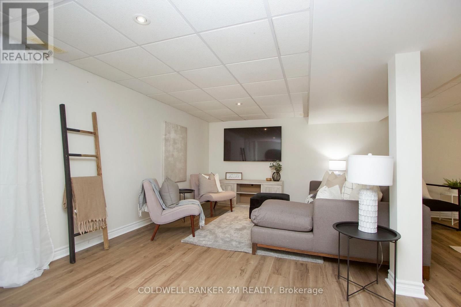 812 BURNHAM STREET Image 25