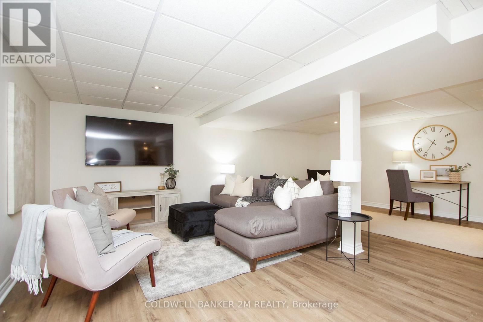 812 BURNHAM STREET Image 26