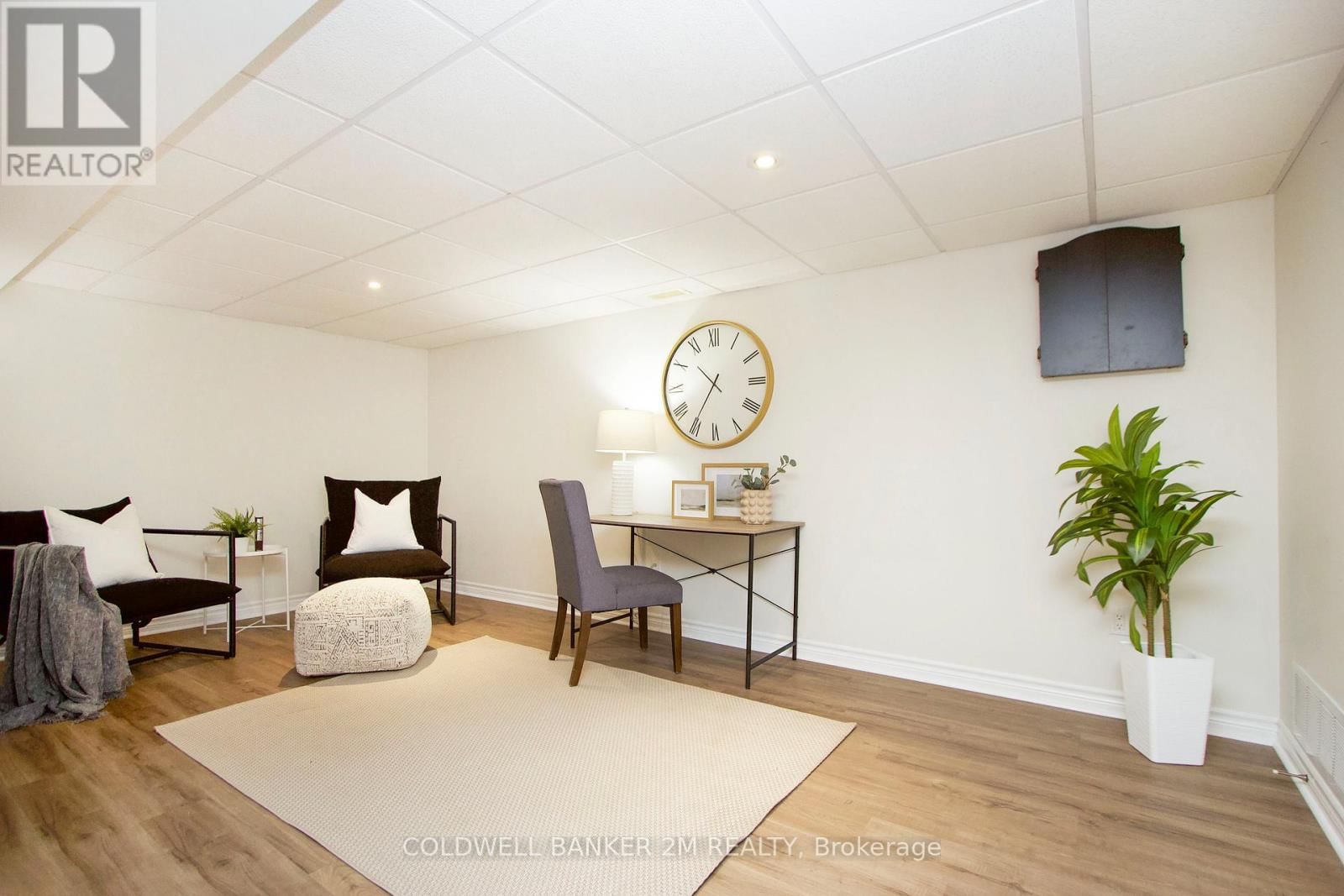 812 BURNHAM STREET Image 27