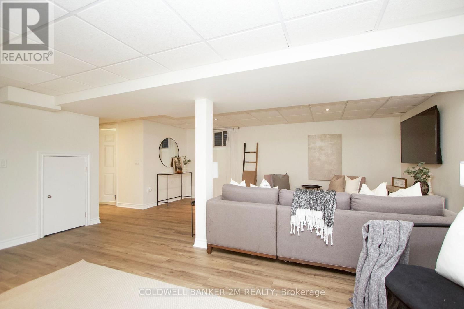 812 BURNHAM STREET Image 28