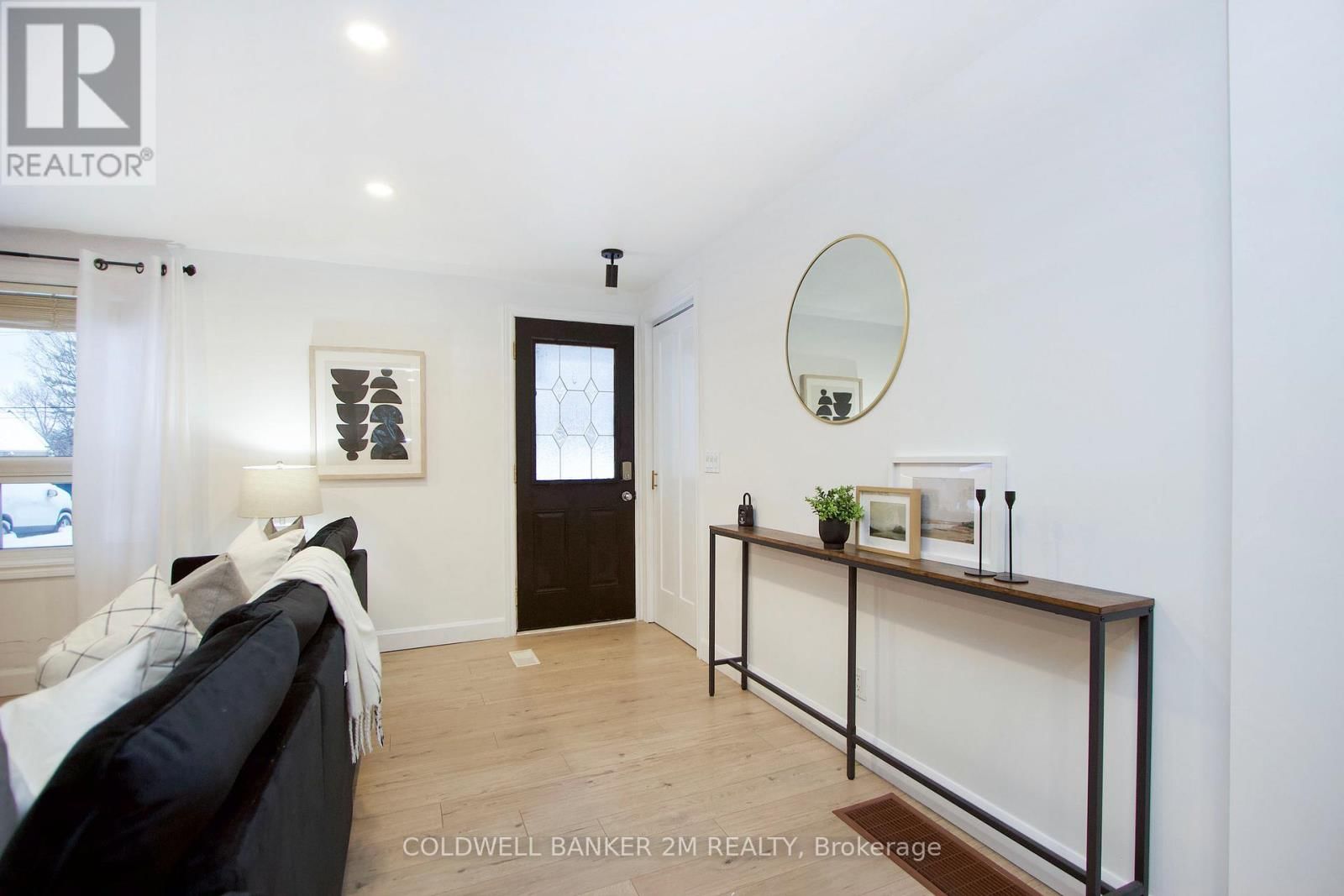 812 BURNHAM STREET Image 3