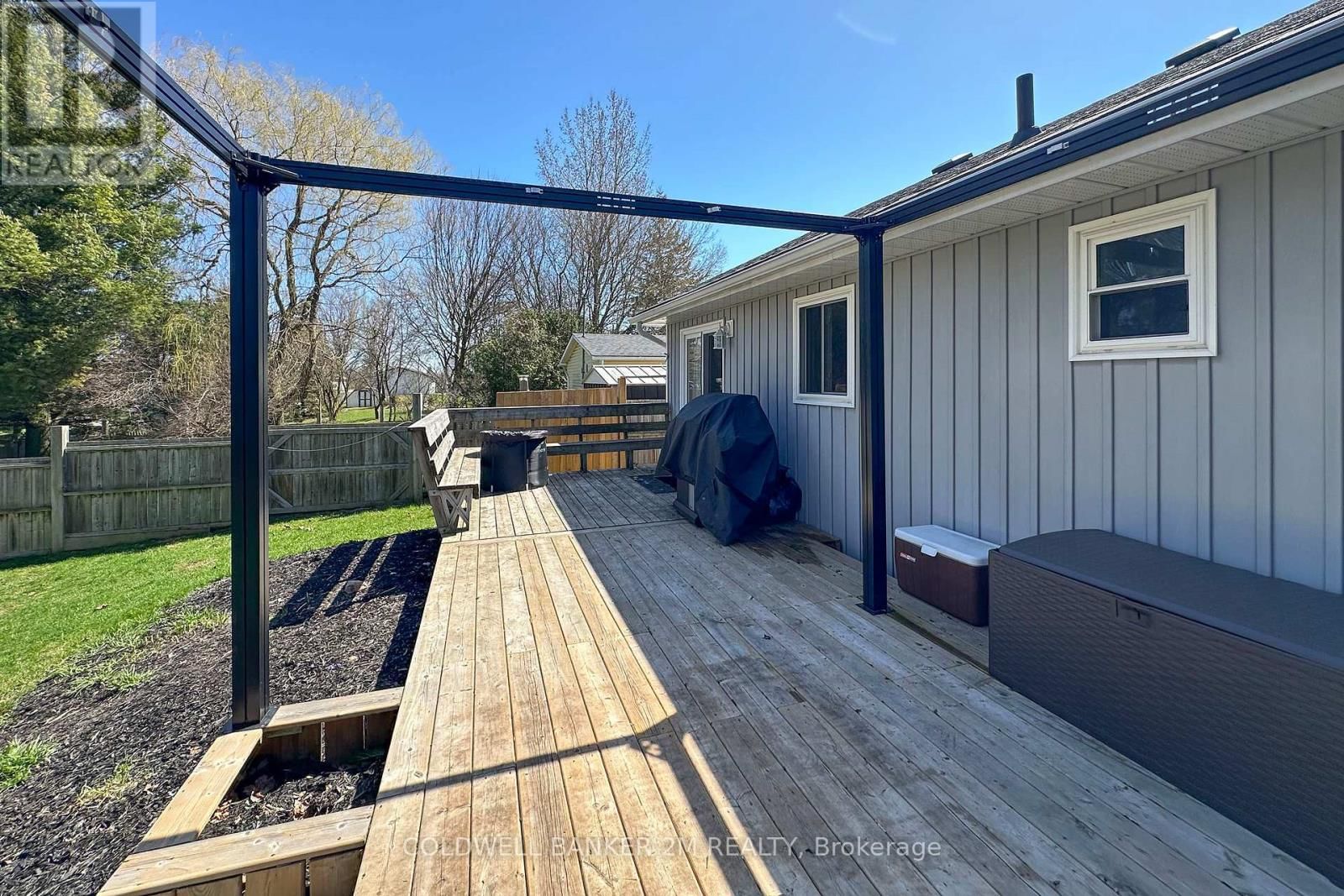 812 BURNHAM STREET Image 40