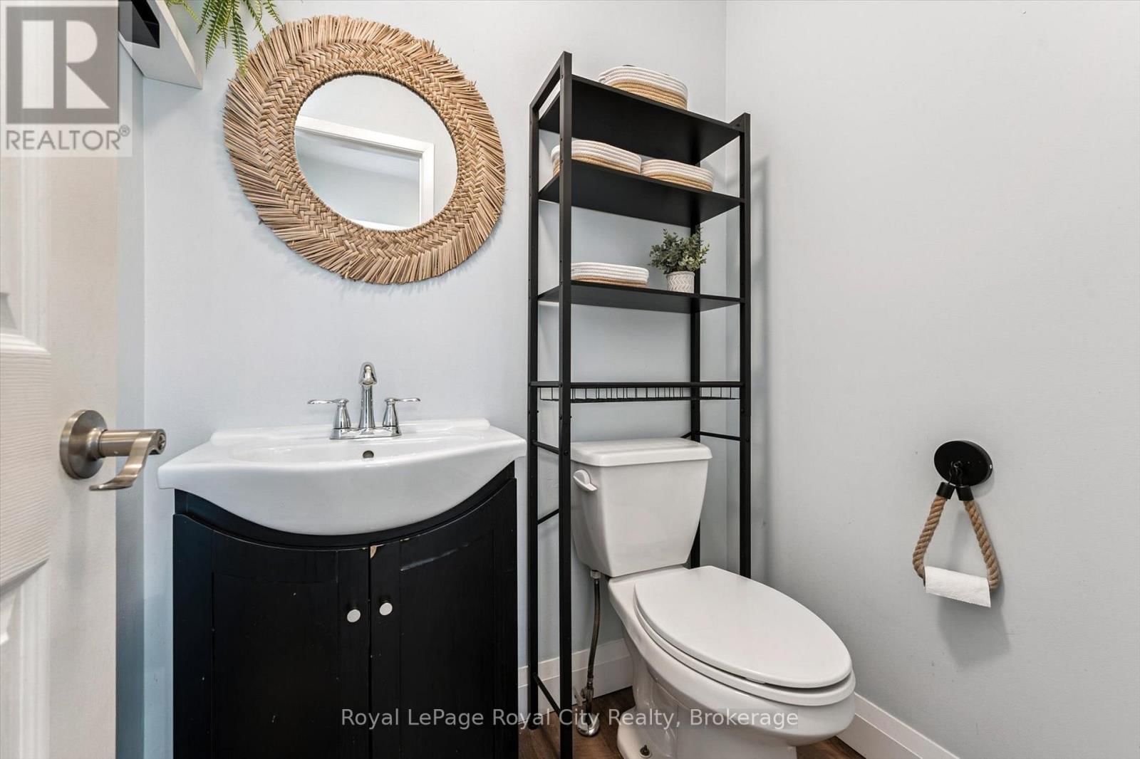 30 - 121 BAGOT STREET Image 18