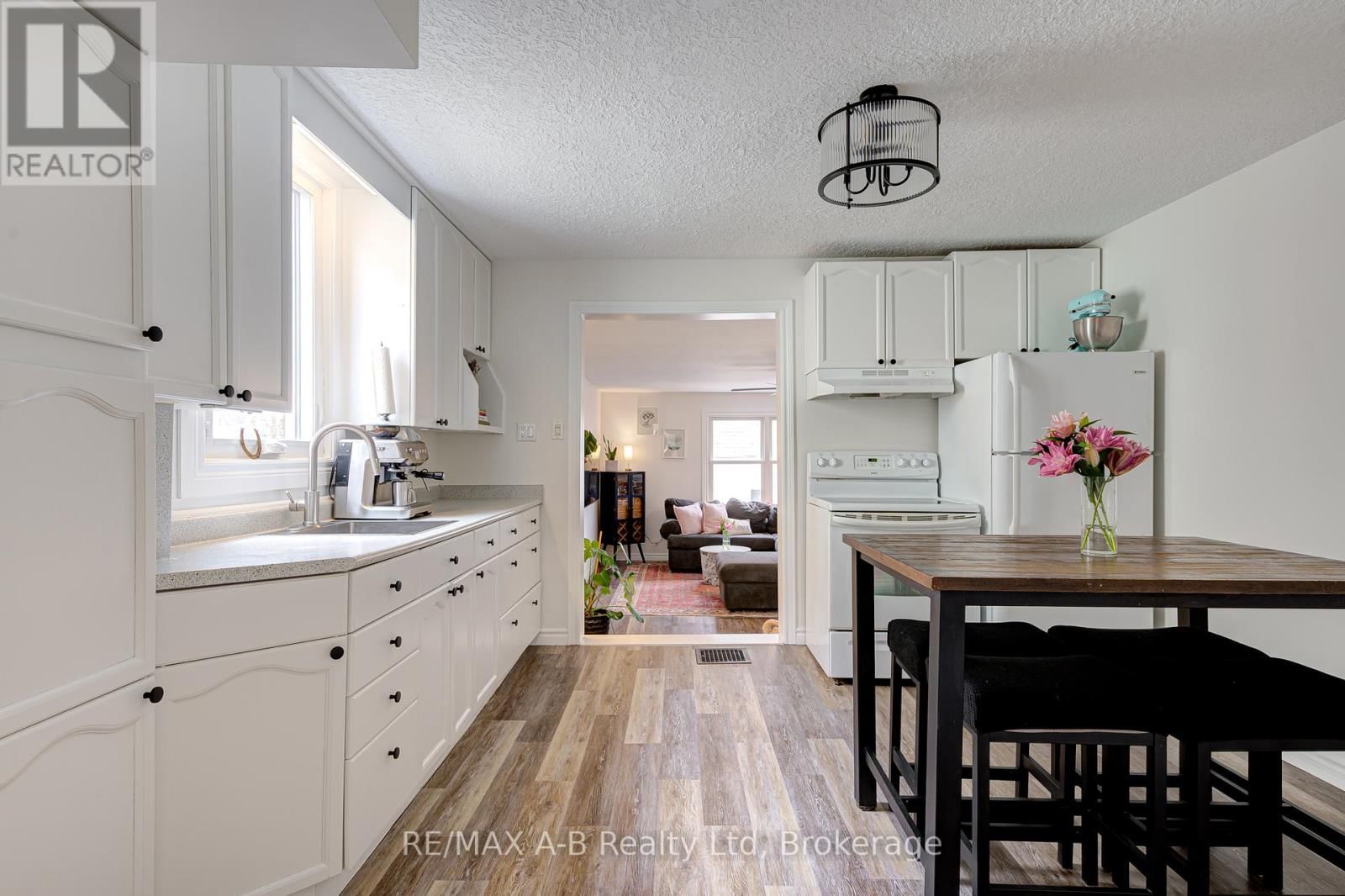 25 ASH STREET Image 13