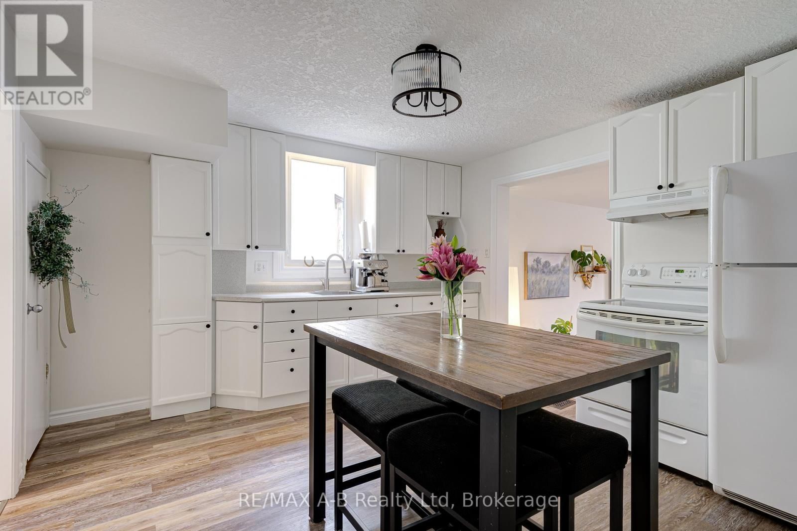 25 ASH STREET Image 14