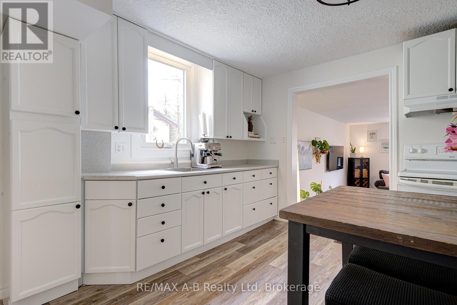 25 ASH STREET Image 15