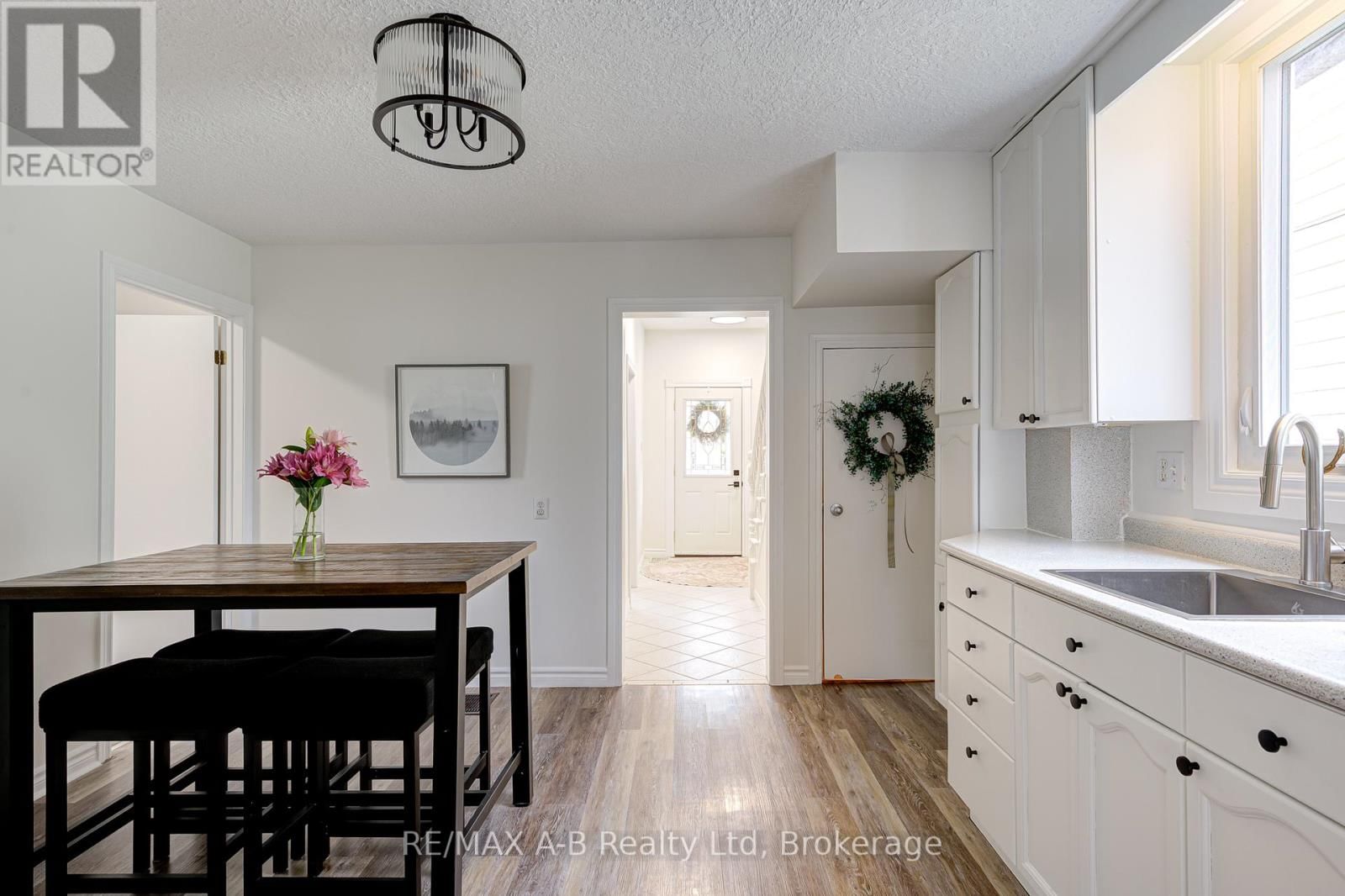 25 ASH STREET Image 17