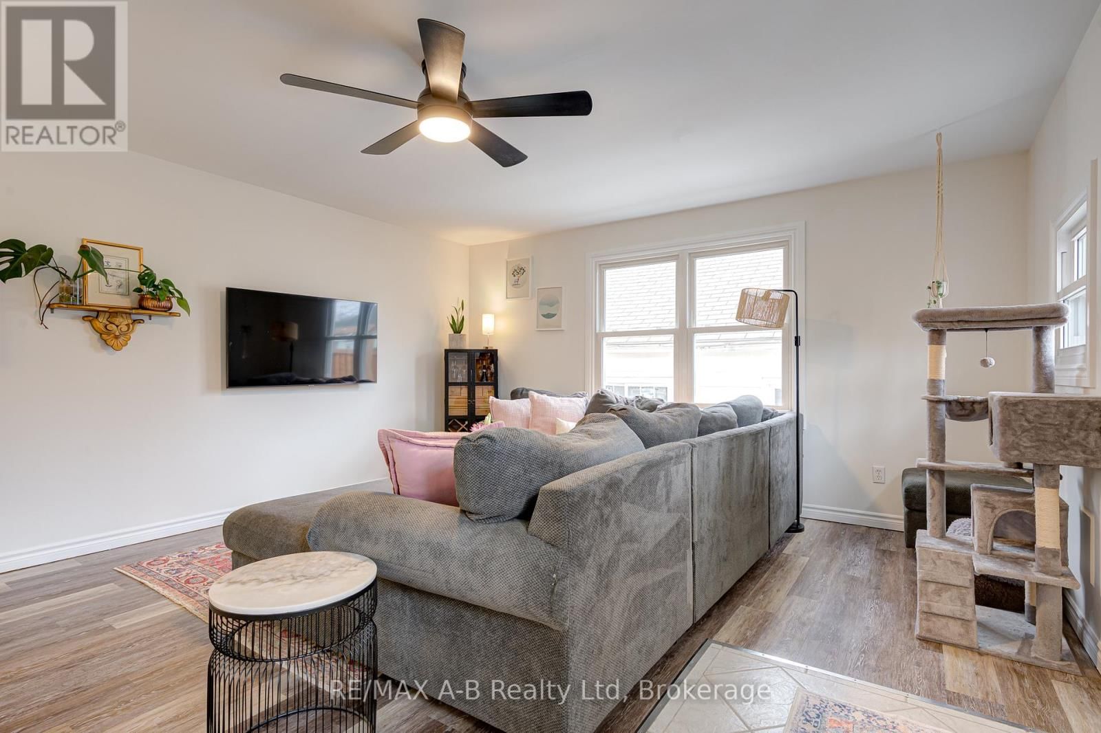 25 ASH STREET Image 19