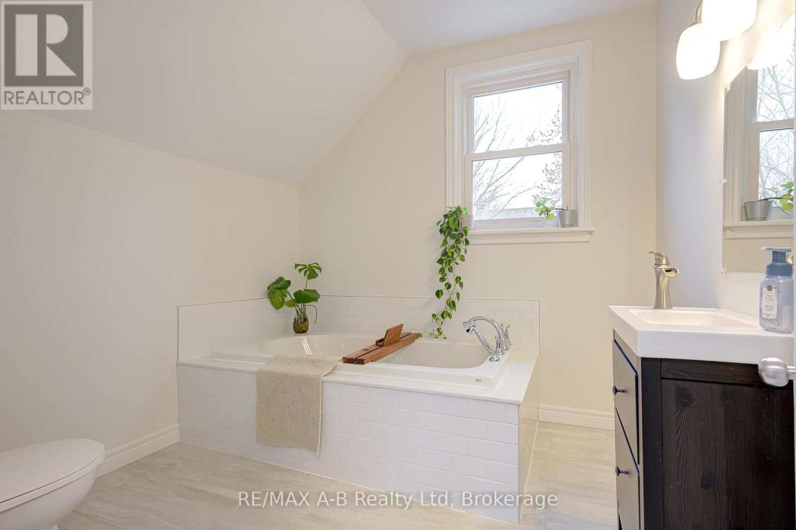 25 ASH STREET Image 28