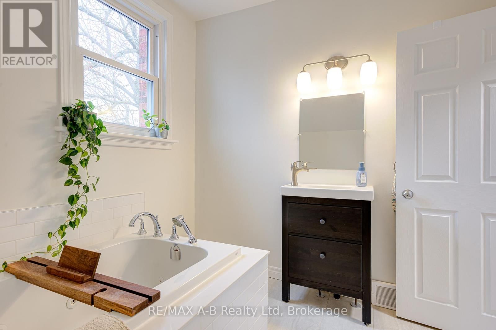 25 ASH STREET Image 29