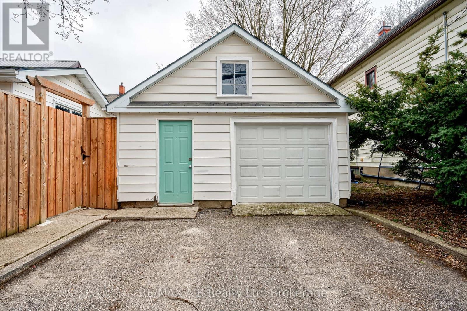 25 ASH STREET Image 32