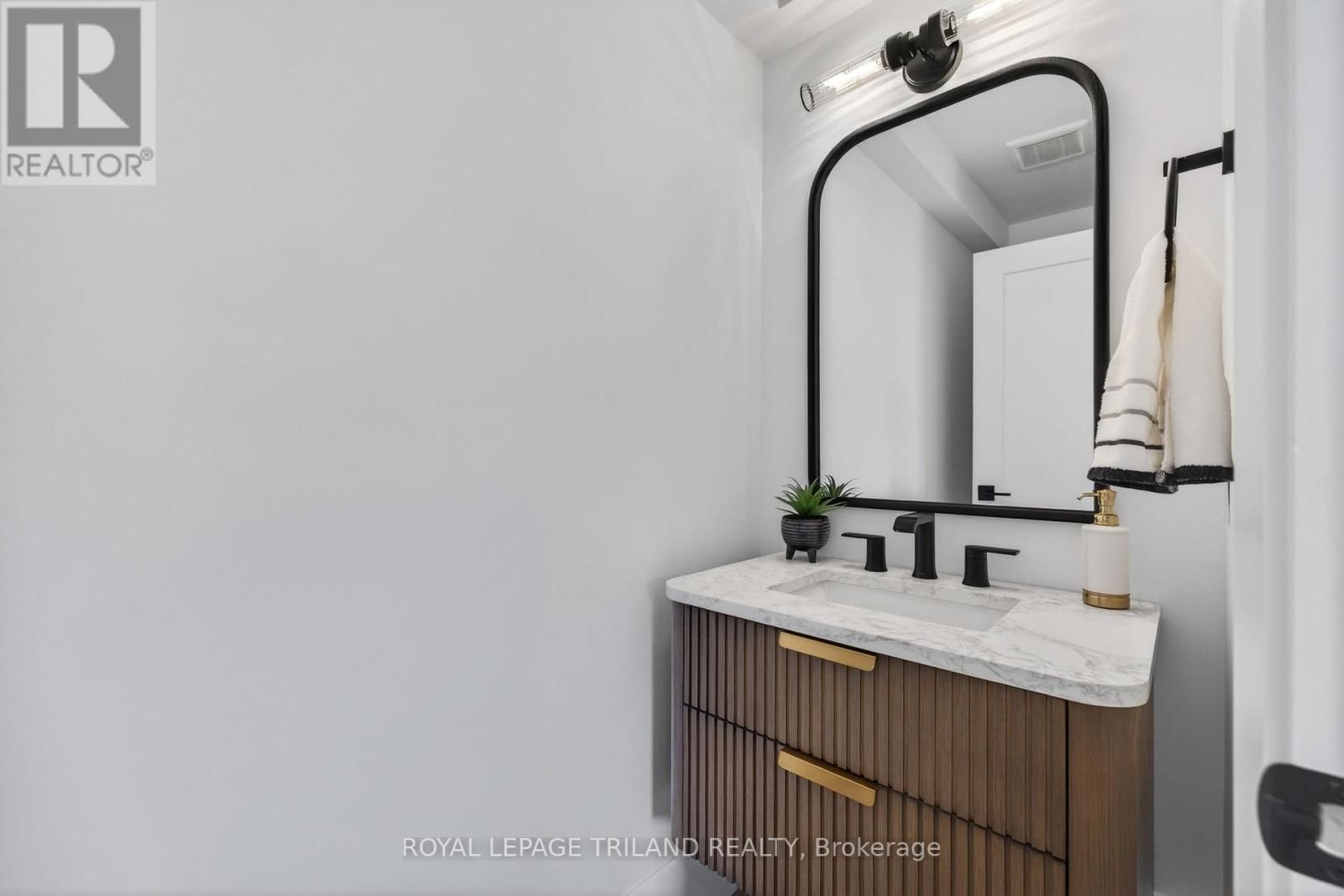 14 LUNDY LANE Image 17