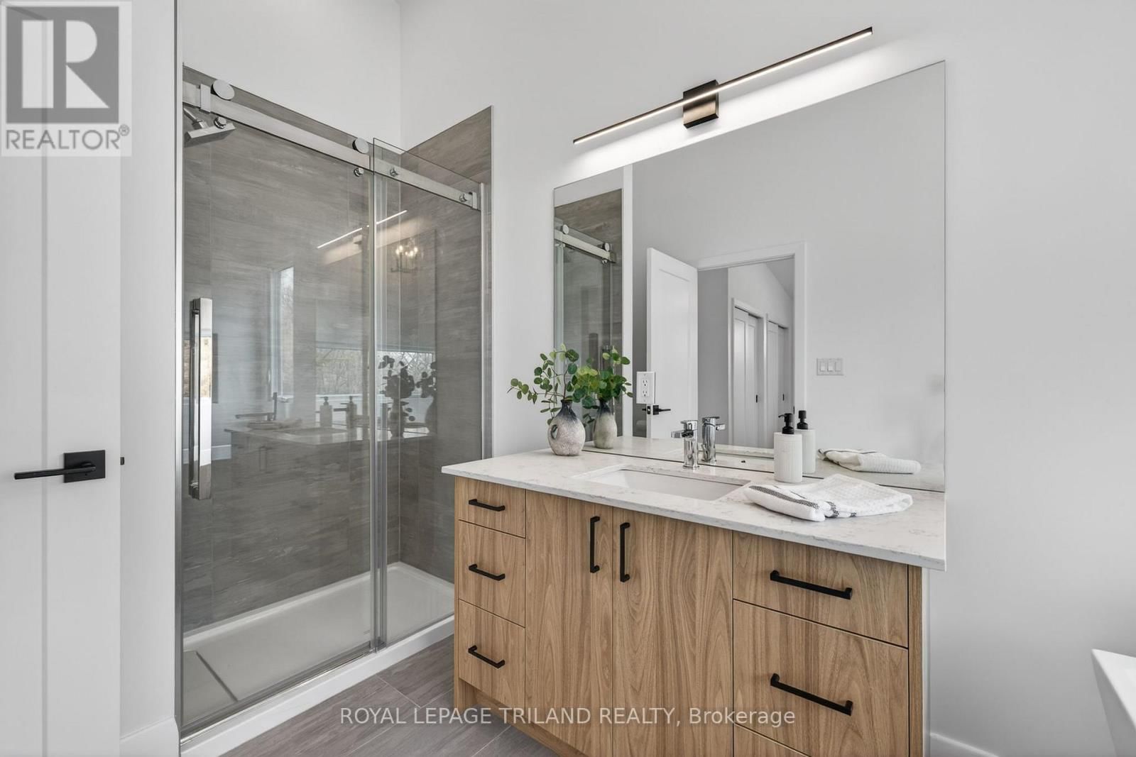 14 LUNDY LANE Image 23