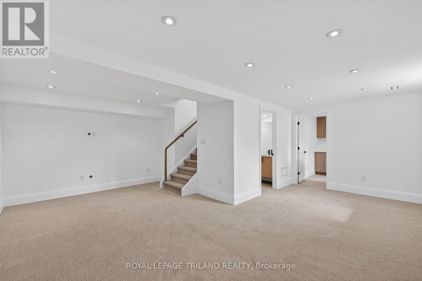 14 LUNDY LANE Image 32